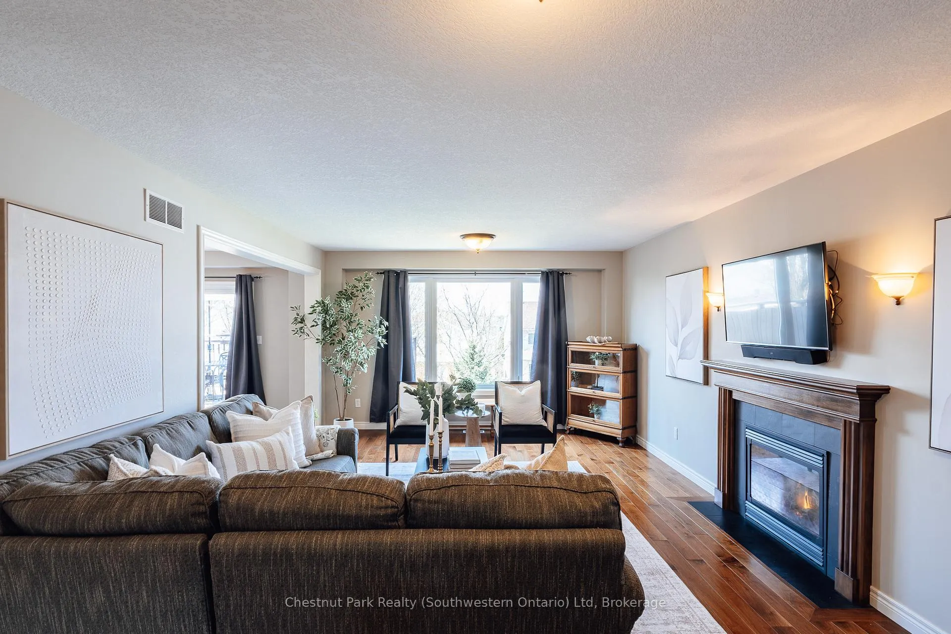 Photo 9 of 185 Clair Road W, Guelph, Clairfields/Hanlon Business Park — HOMEH