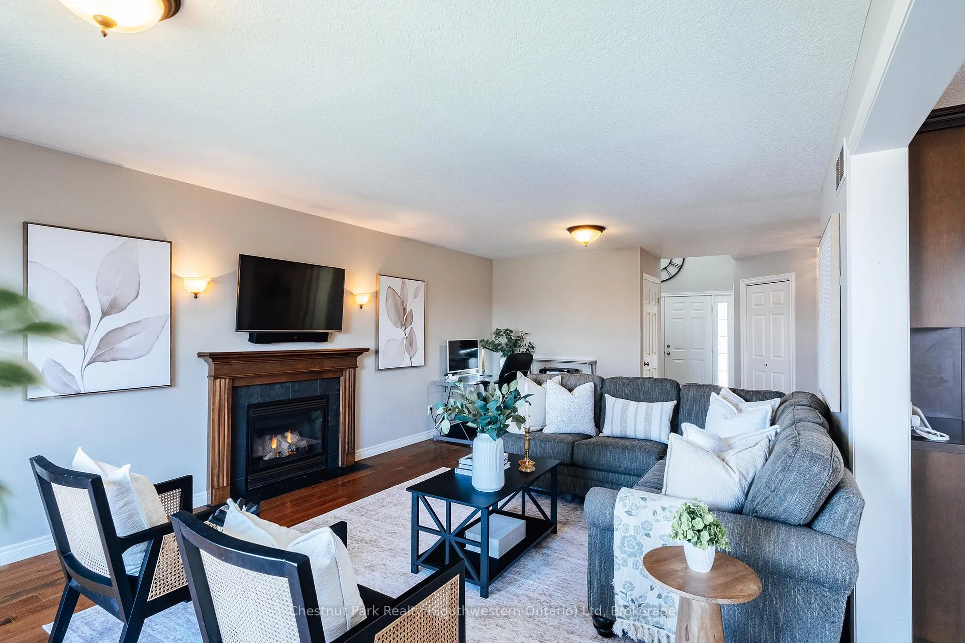 Photo 11 of 185 Clair Road W, Guelph, Clairfields/Hanlon Business Park — HOMEH