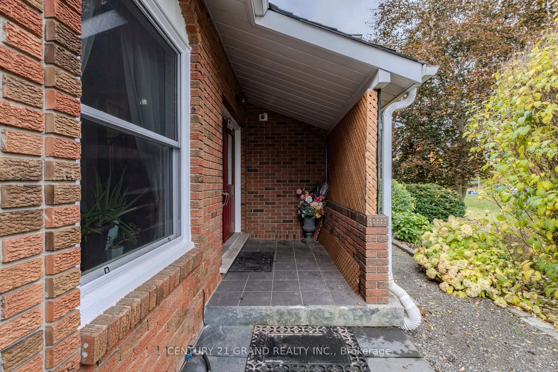 Photo 4 of 2104 Governors Road, Hamilton, Rural Ancaster — HOMEH