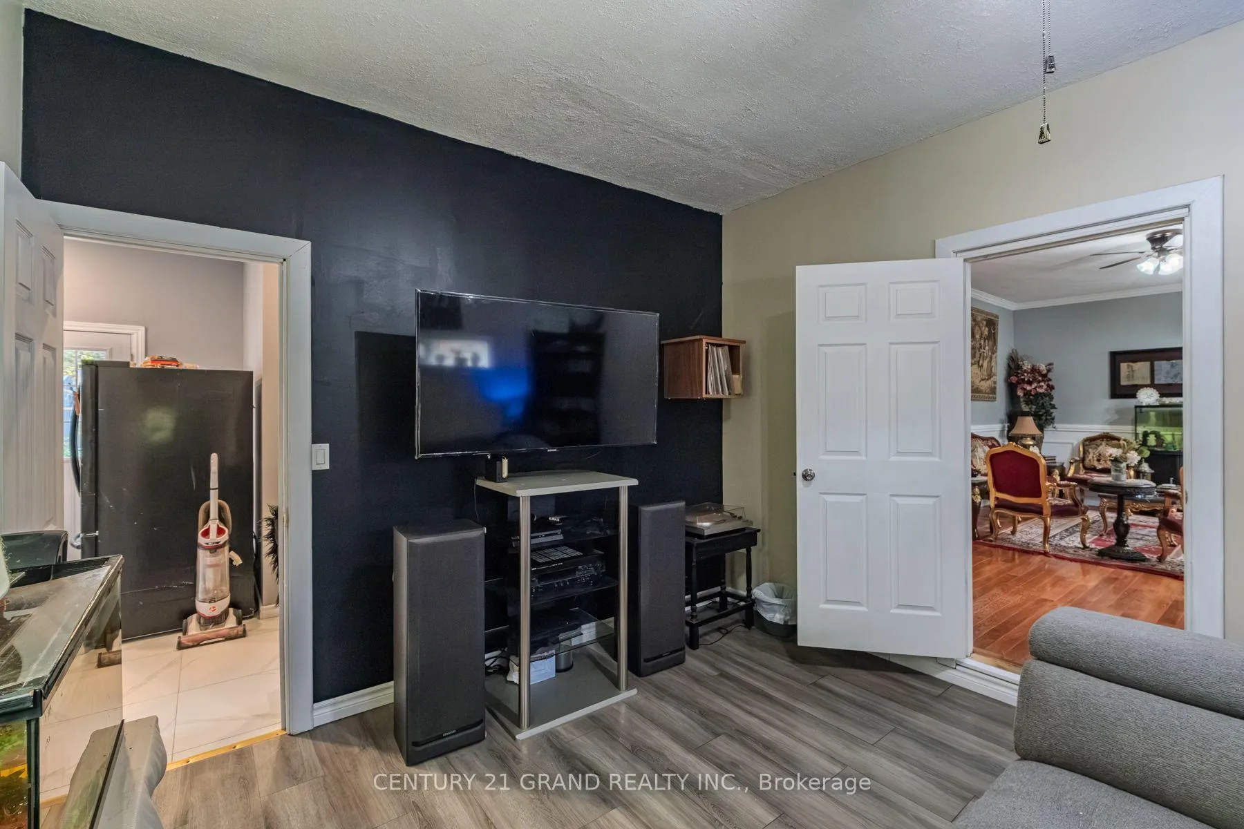 Photo 12 of 2104 Governors Road, Hamilton, Rural Ancaster — HOMEH