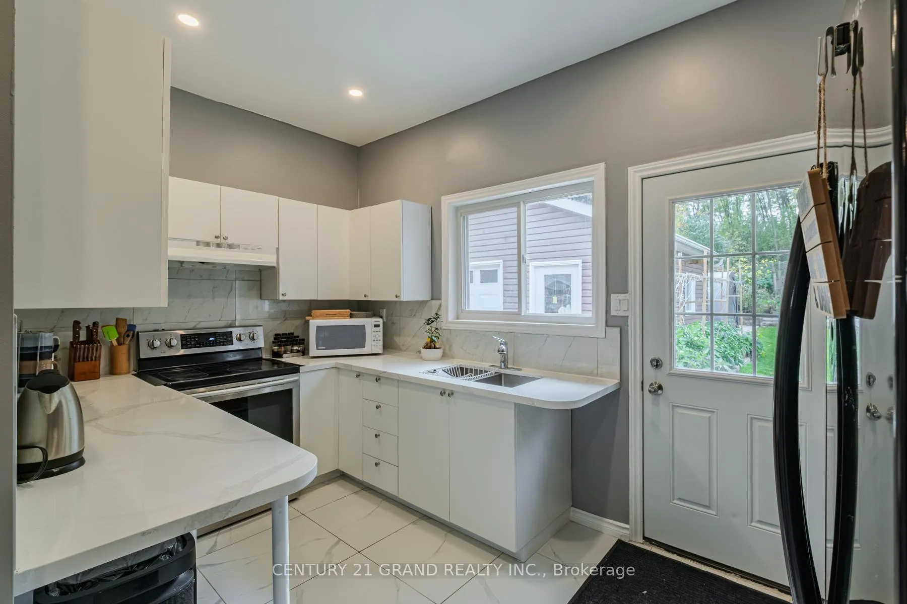 Photo 13 of 2104 Governors Road, Hamilton, Rural Ancaster — HOMEH