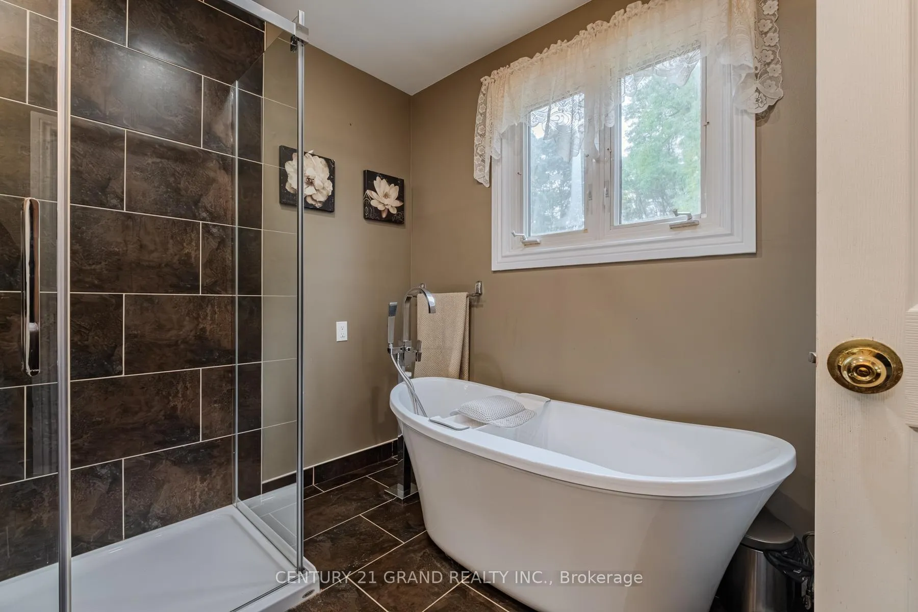 Photo 24 of 2104 Governors Road, Hamilton, Rural Ancaster — HOMEH