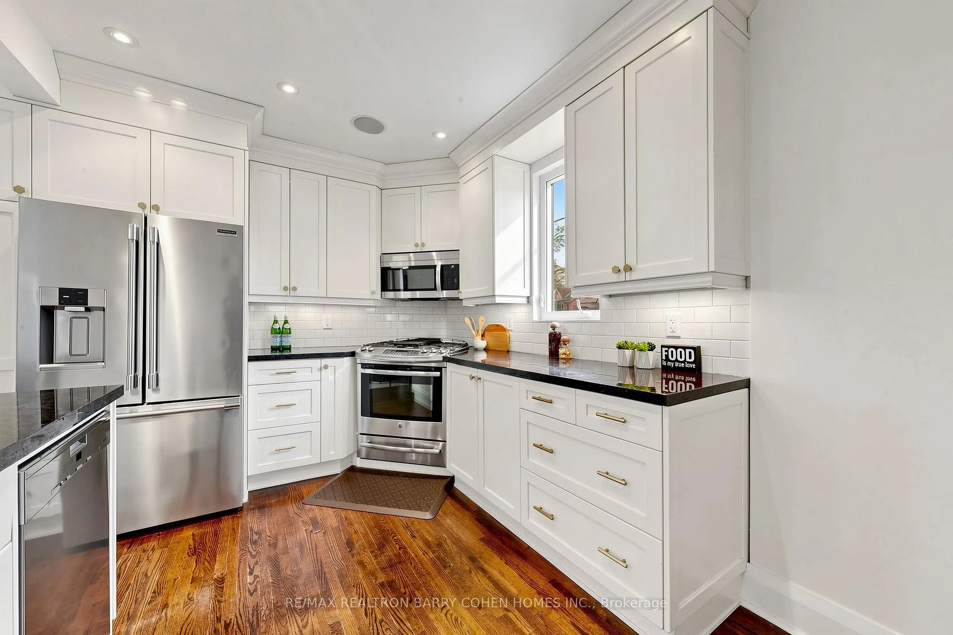 Photo 12 of 3 Donegall Drive, Toronto, Leaside — HOMEH