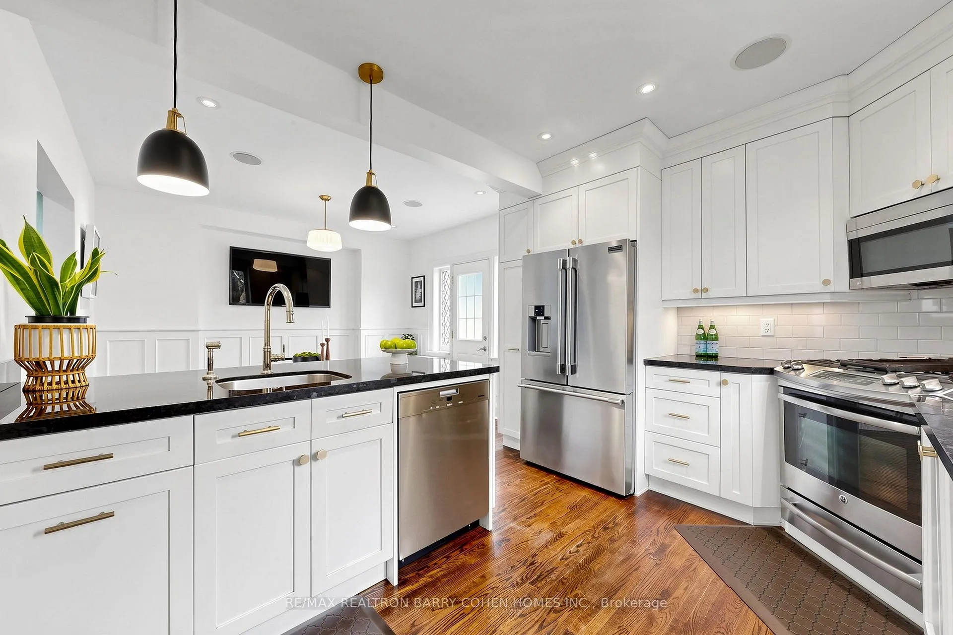 Photo 13 of 3 Donegall Drive, Toronto, Leaside — HOMEH