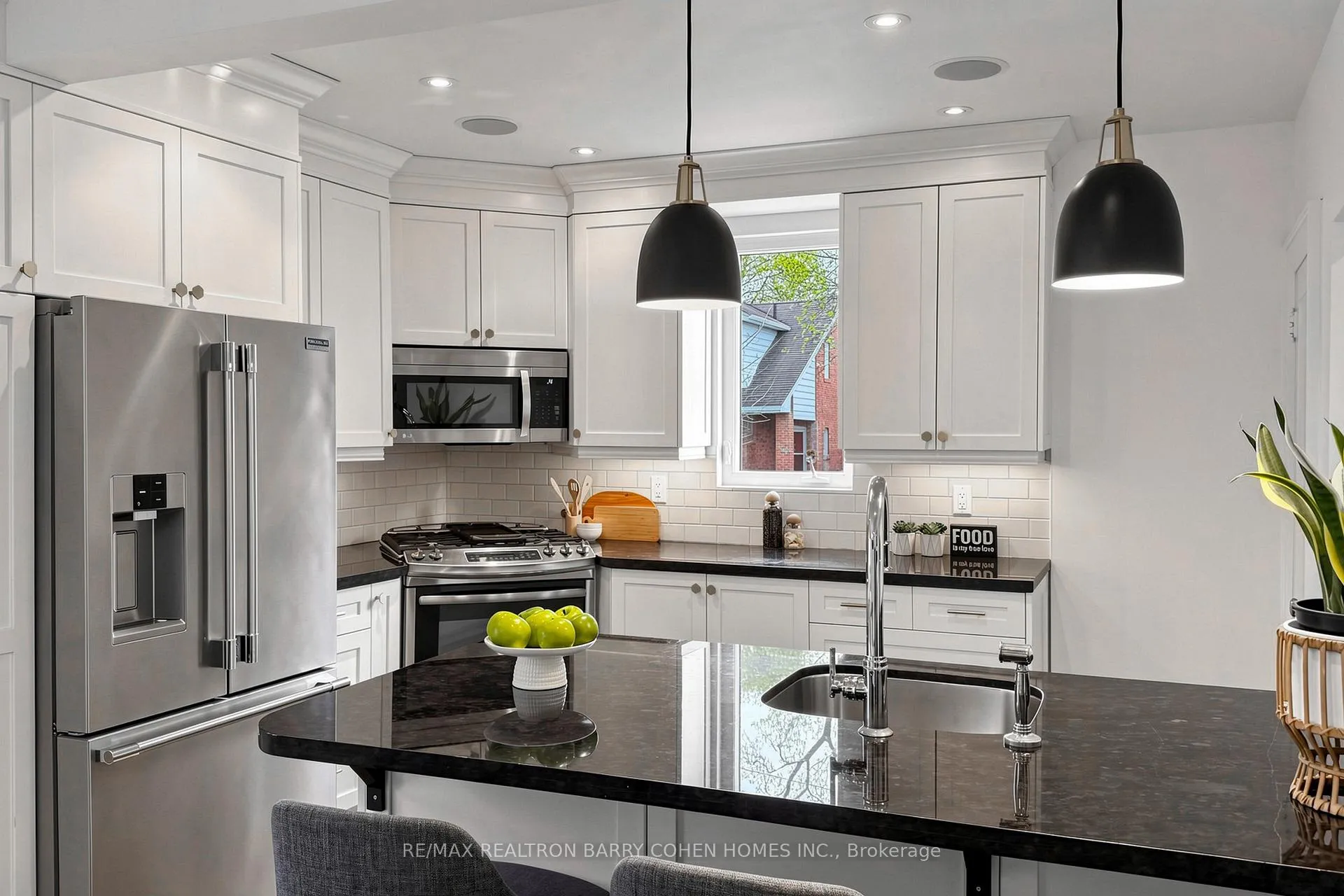 Photo 15 of 3 Donegall Drive, Toronto, Leaside — HOMEH