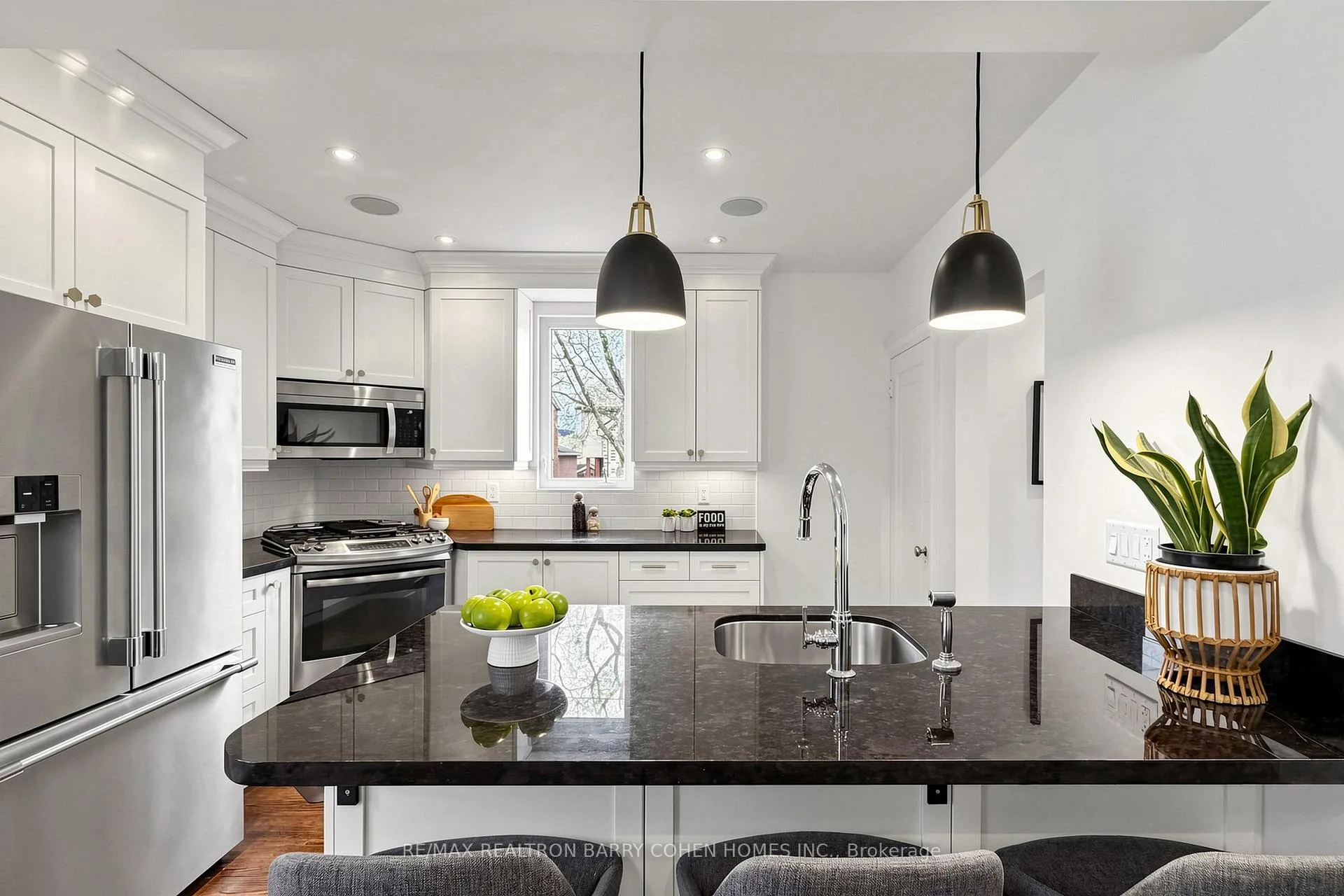 Photo 16 of 3 Donegall Drive, Toronto, Leaside — HOMEH