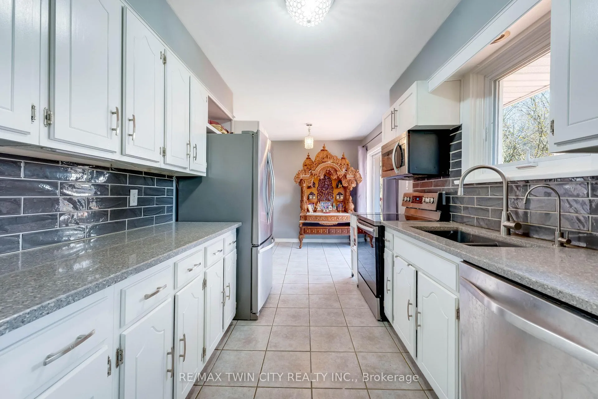 Photo 12 of 92 Braeside Avenue, Waterloo — HOMEH