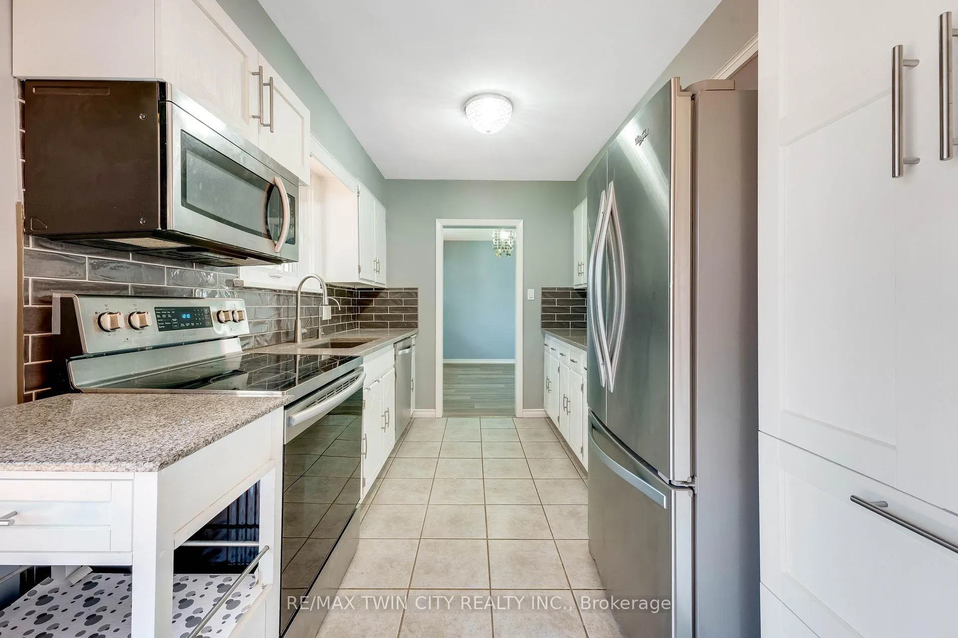 Photo 13 of 92 Braeside Avenue, Waterloo — HOMEH