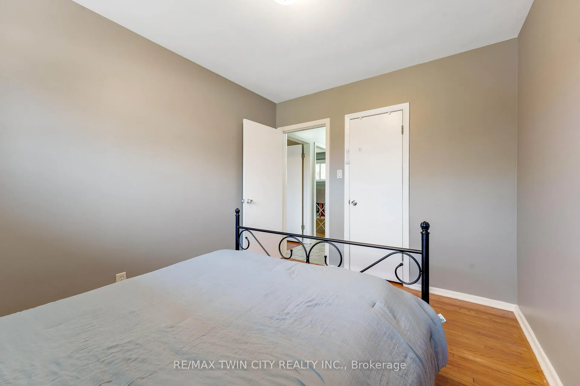 Photo 20 of 92 Braeside Avenue, Waterloo — HOMEH