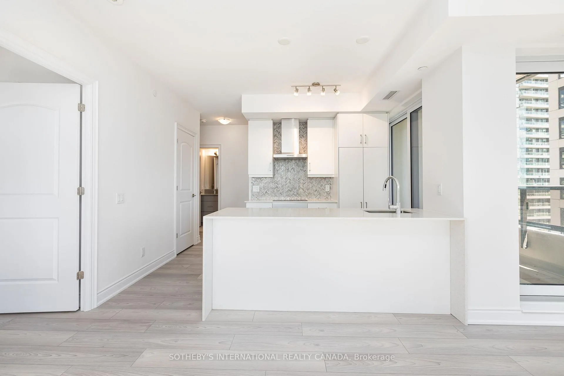 Photo 5 of Unit 604, 36 Elm Drive W, Mississauga, Fairview — HOMEH