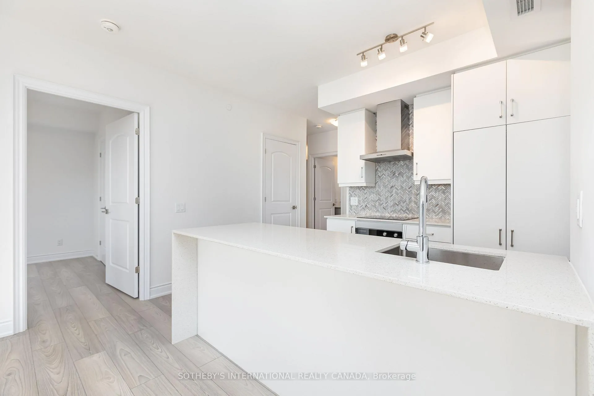 Photo 6 of Unit 604, 36 Elm Drive W, Mississauga, Fairview — HOMEH