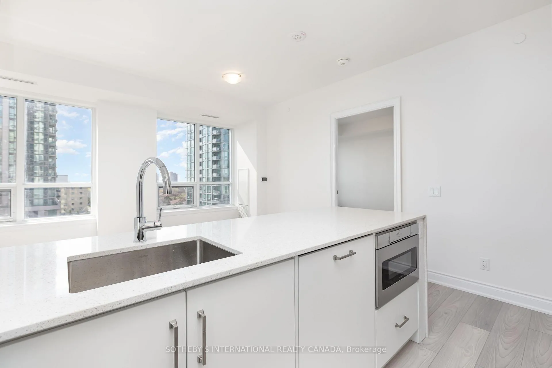 Photo 7 of Unit 604, 36 Elm Drive W, Mississauga, Fairview — HOMEH