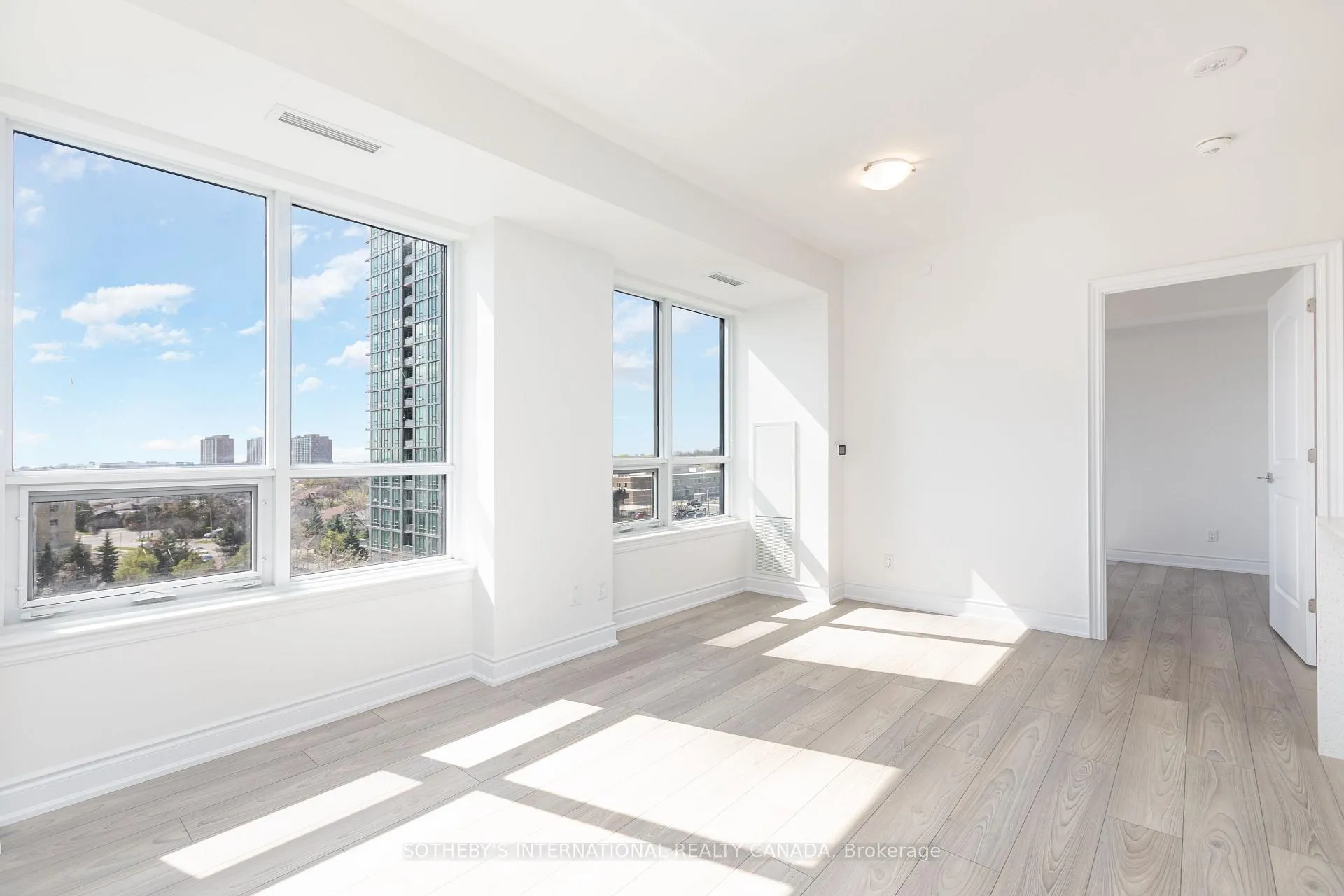 Photo 9 of Unit 604, 36 Elm Drive W, Mississauga, Fairview — HOMEH