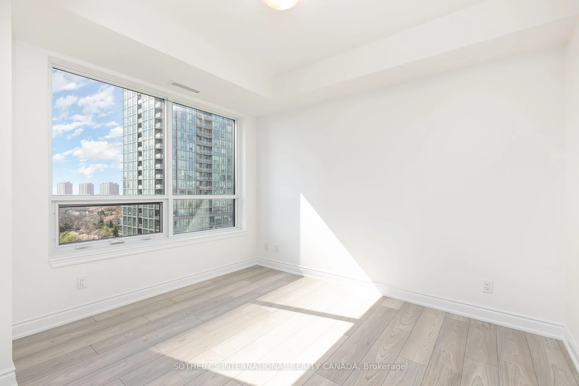 Photo 10 of Unit 604, 36 Elm Drive W, Mississauga, Fairview — HOMEH