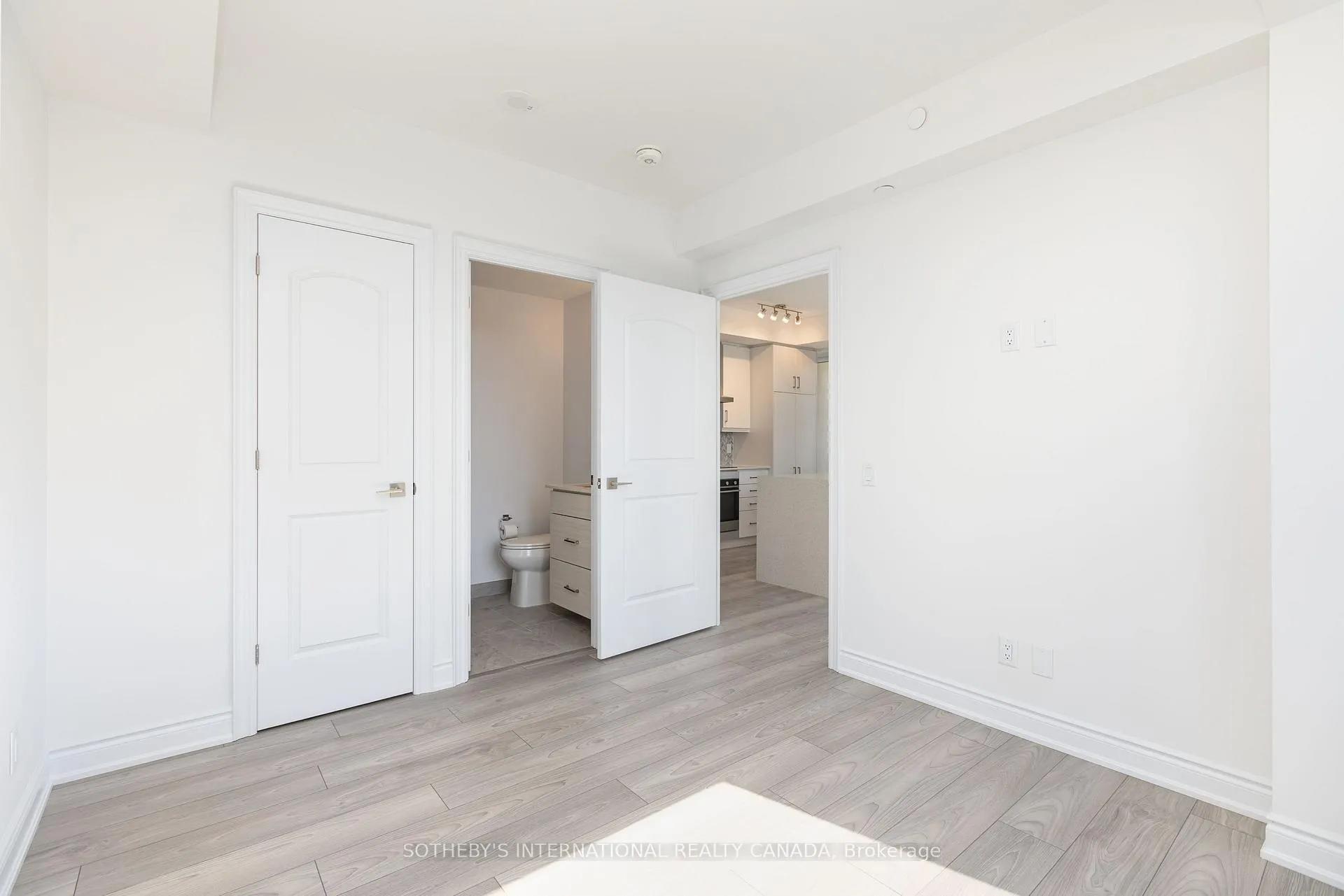 Photo 11 of Unit 604, 36 Elm Drive W, Mississauga, Fairview — HOMEH