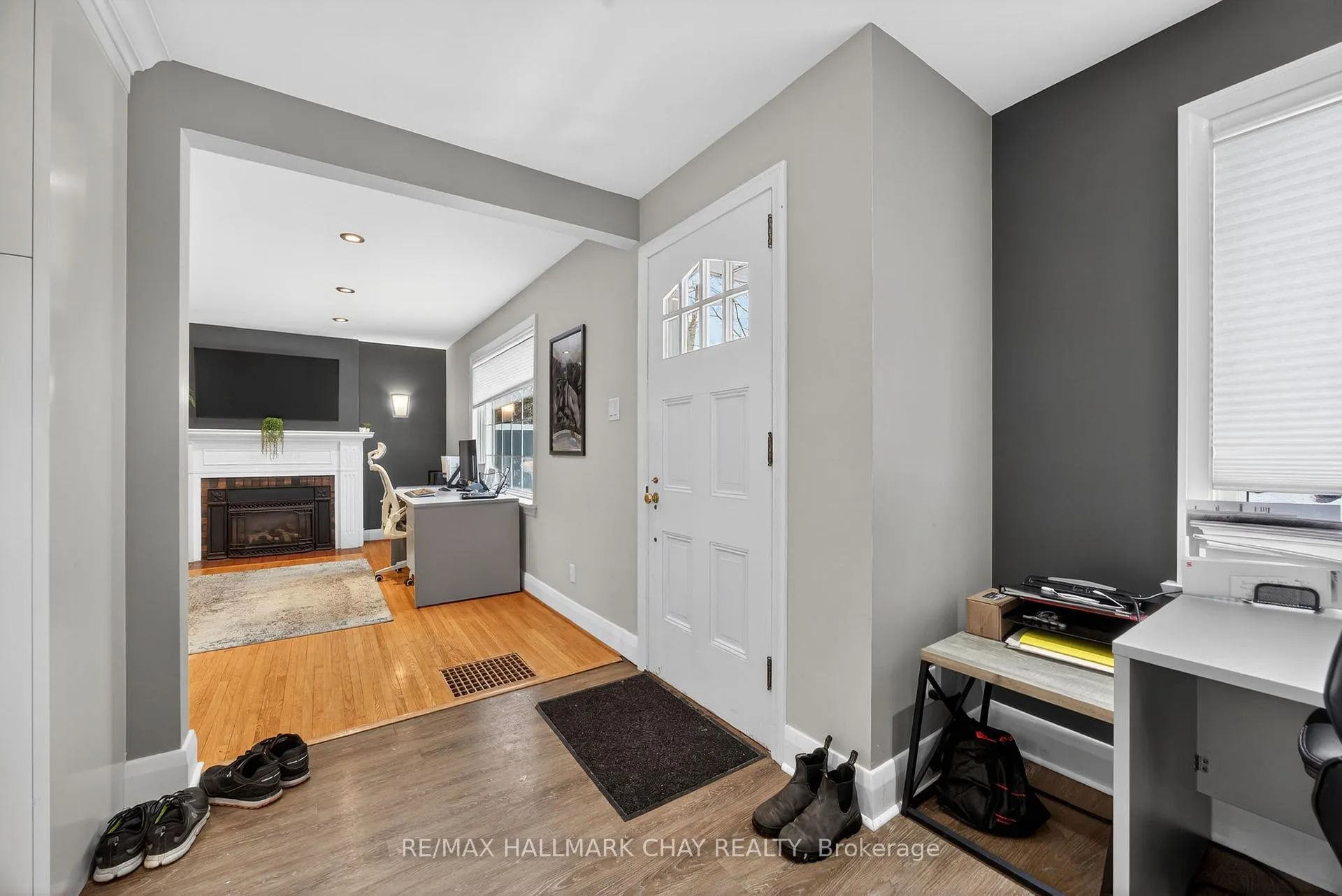 Photo 2 of 68 Drury Lane, Barrie, Wellington — HOMEH