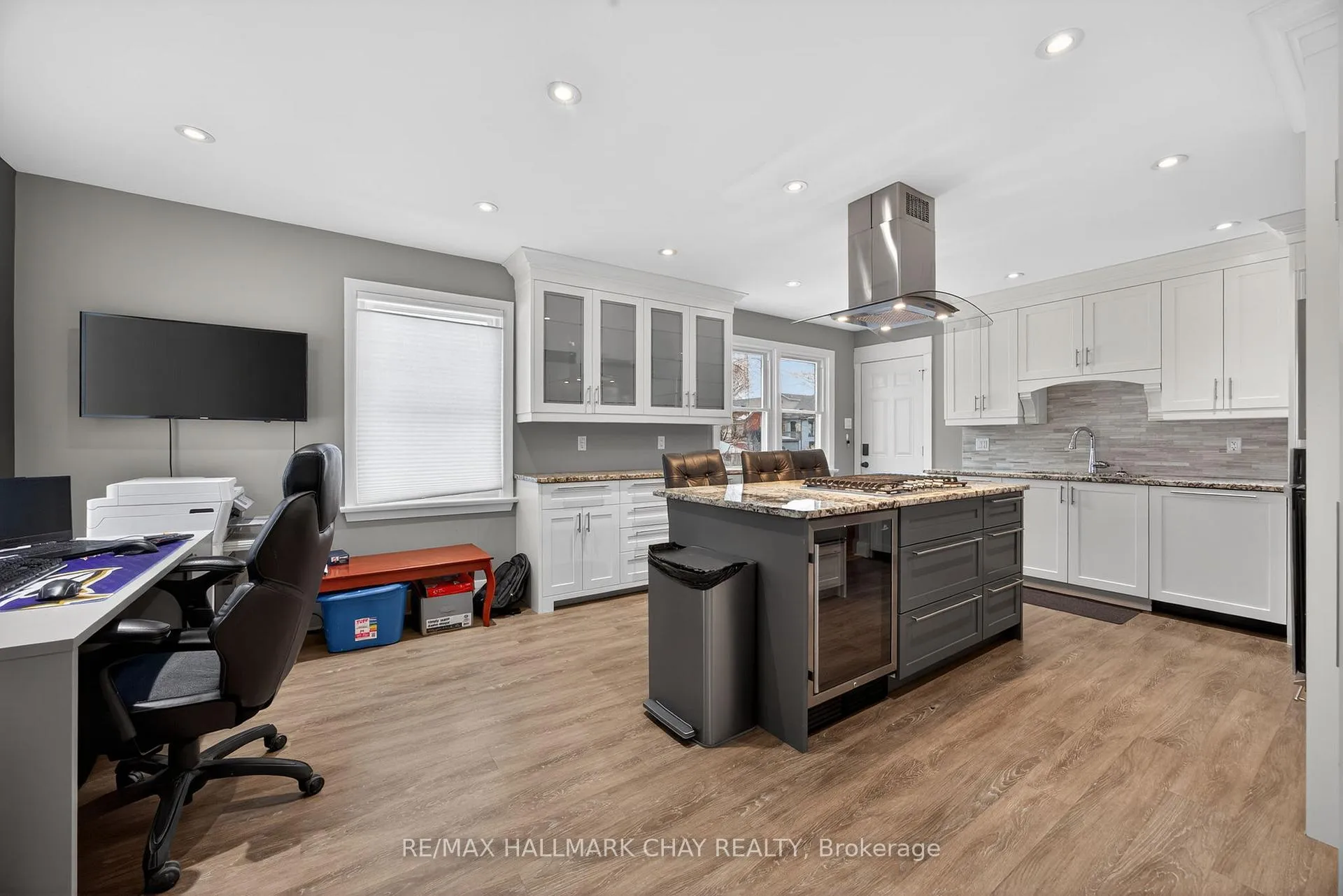 Photo 3 of 68 Drury Lane, Barrie, Wellington — HOMEH