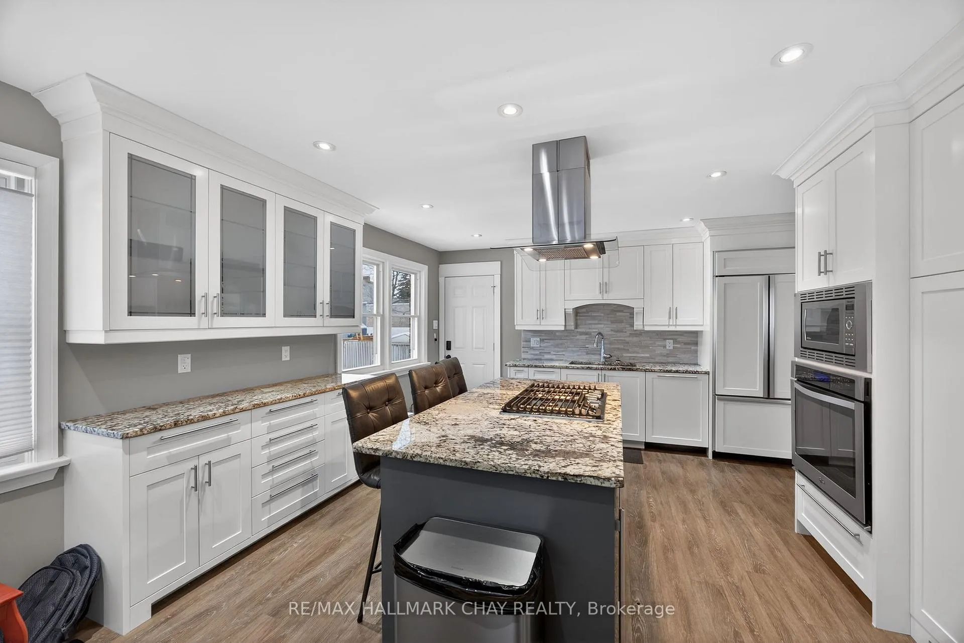 Photo 4 of 68 Drury Lane, Barrie, Wellington — HOMEH