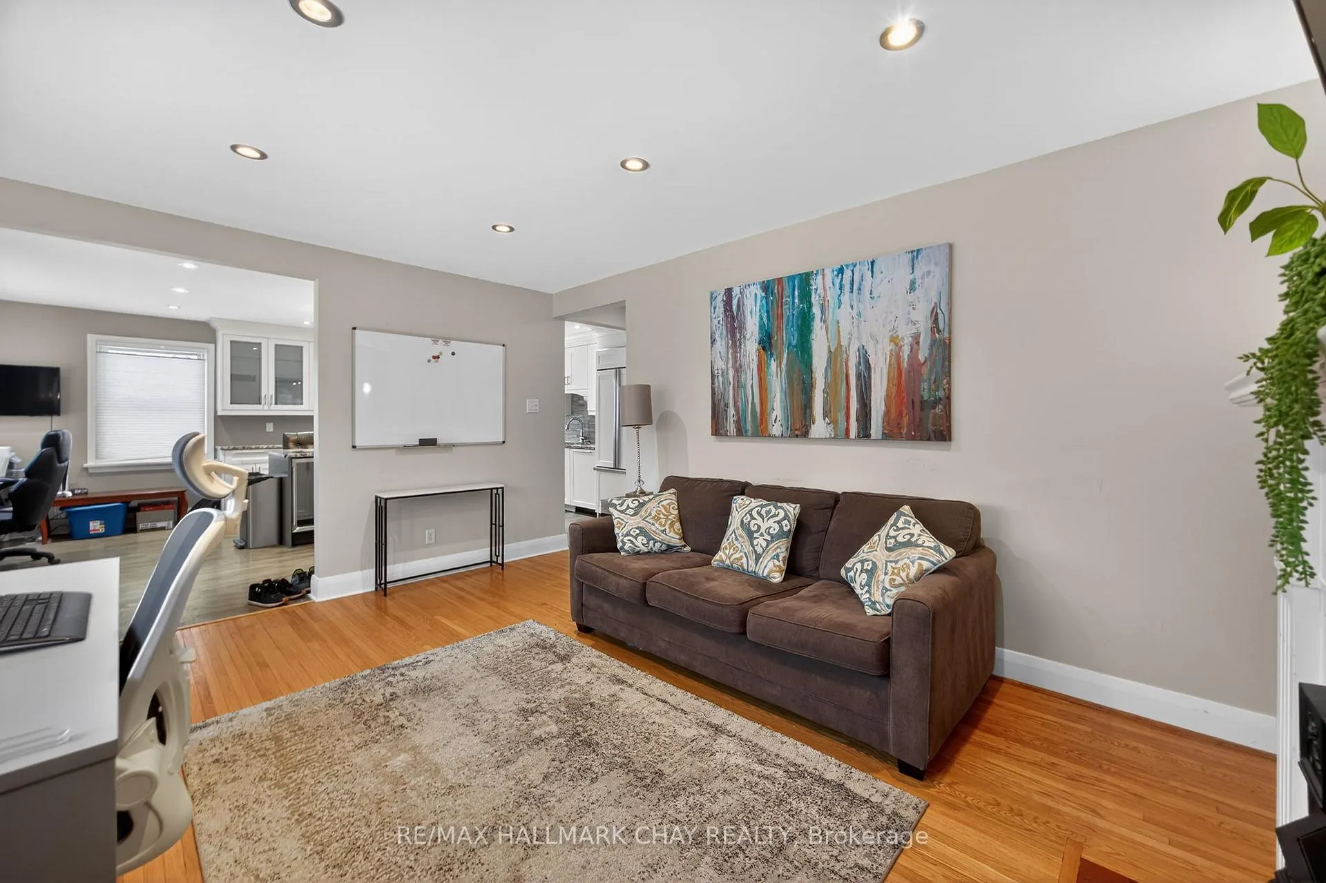 Photo 10 of 68 Drury Lane, Barrie, Wellington — HOMEH