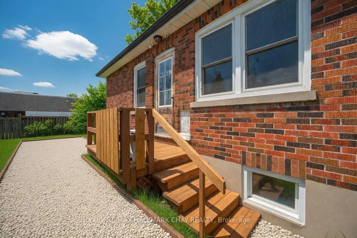 Photo 25 of 68 Drury Lane, Barrie, Wellington — HOMEH