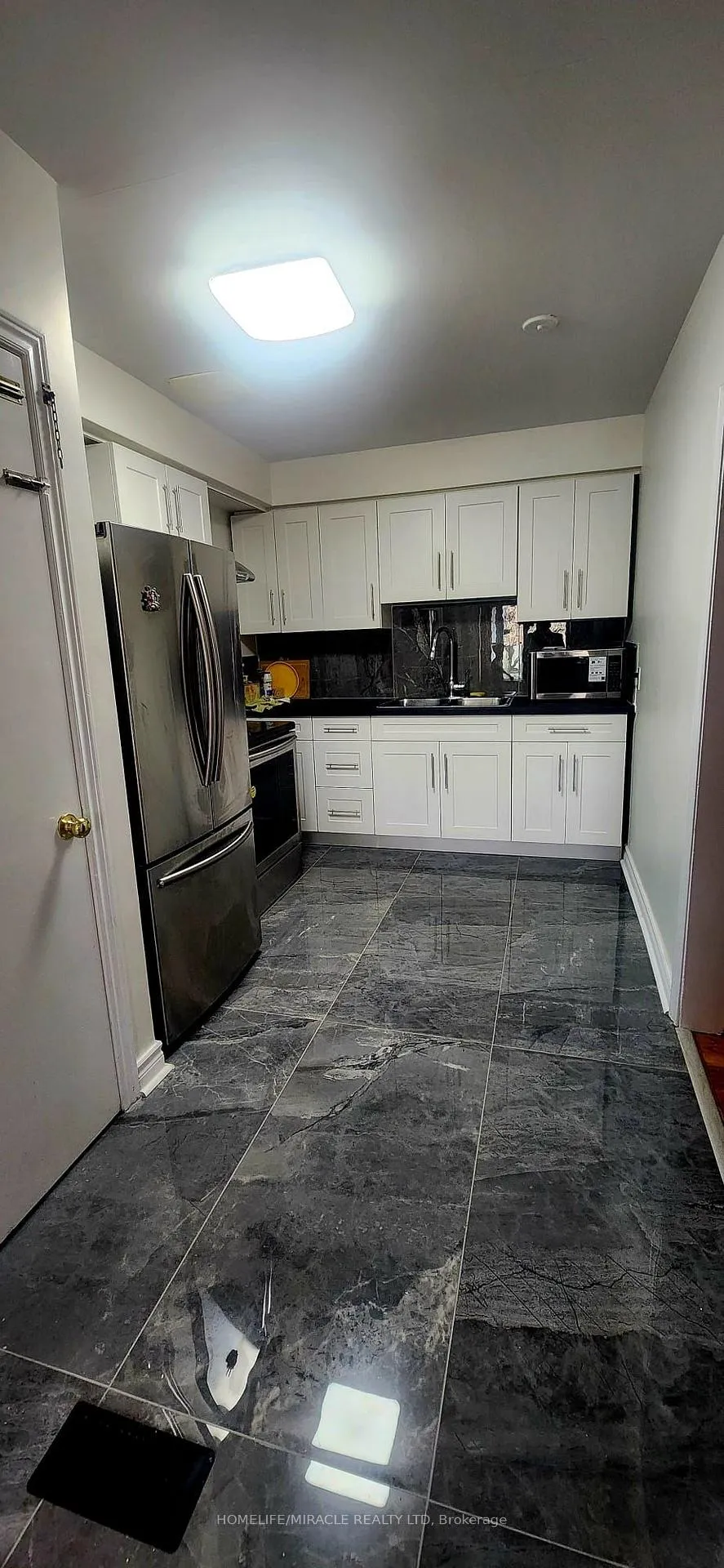 Photo 3 of 3355 Capricorn Crescent, Mississauga, Malton — HOMEH