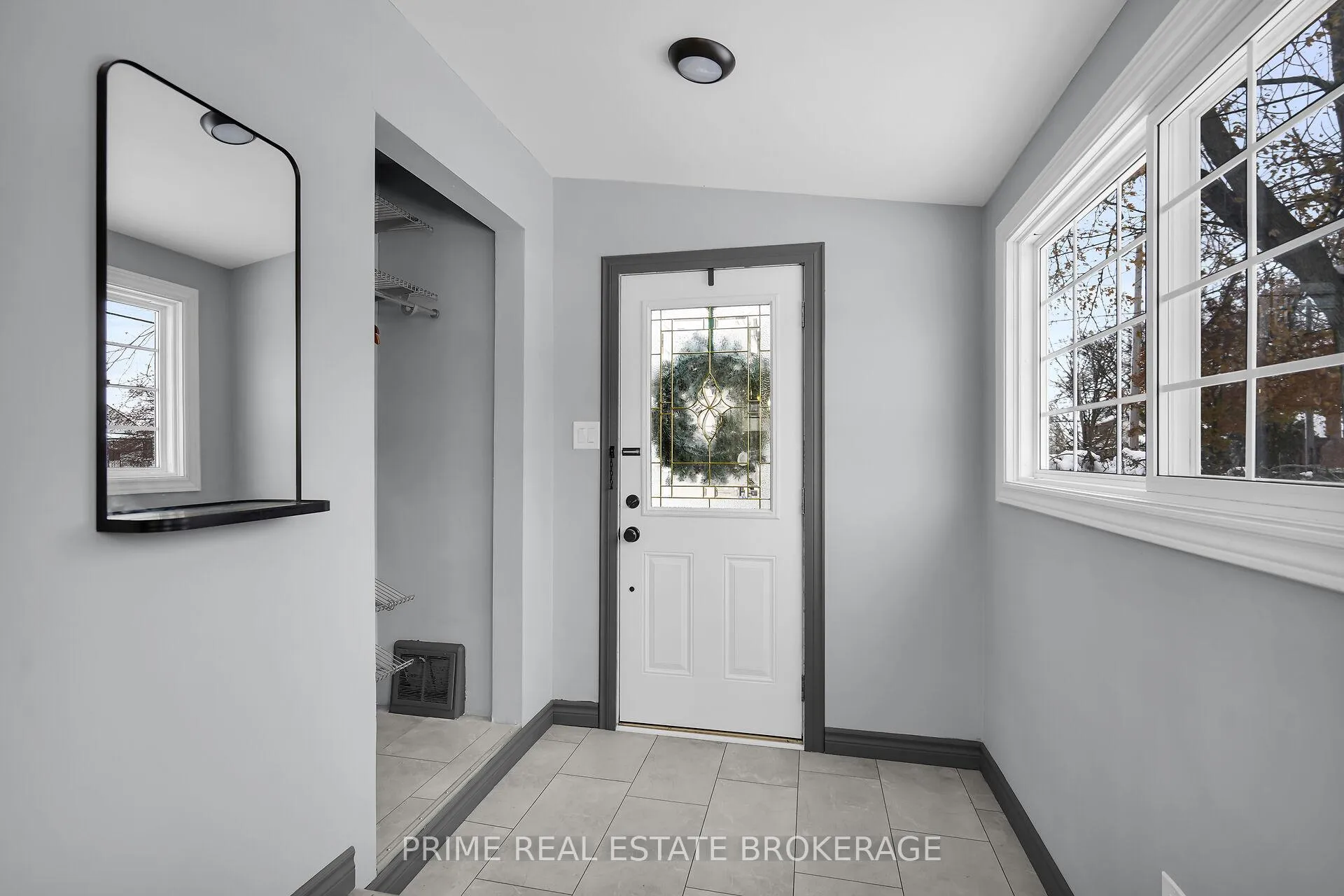 Photo 6 of 361 Spruce Street, London, East H — HOMEH