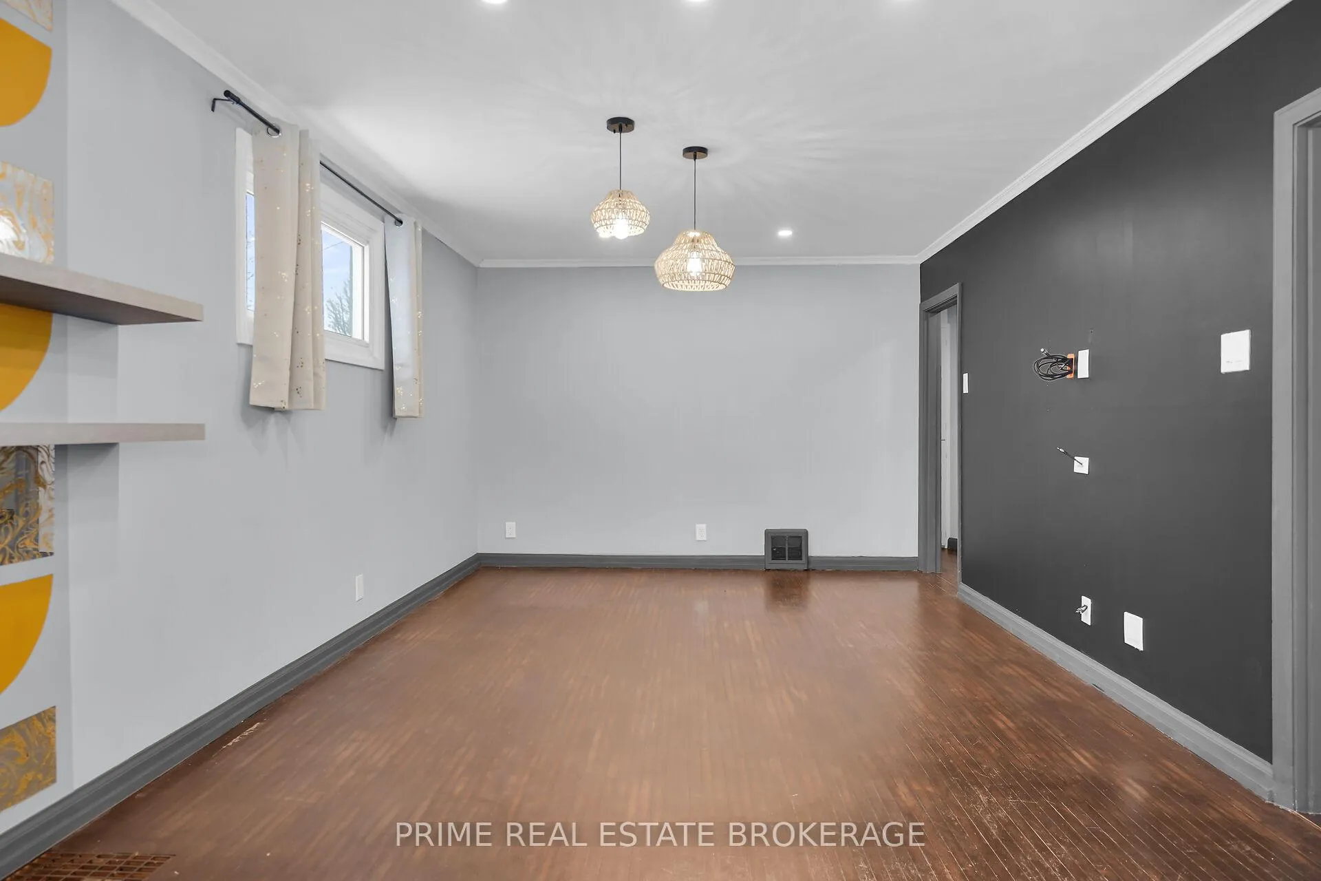 Photo 9 of 361 Spruce Street, London, East H — HOMEH