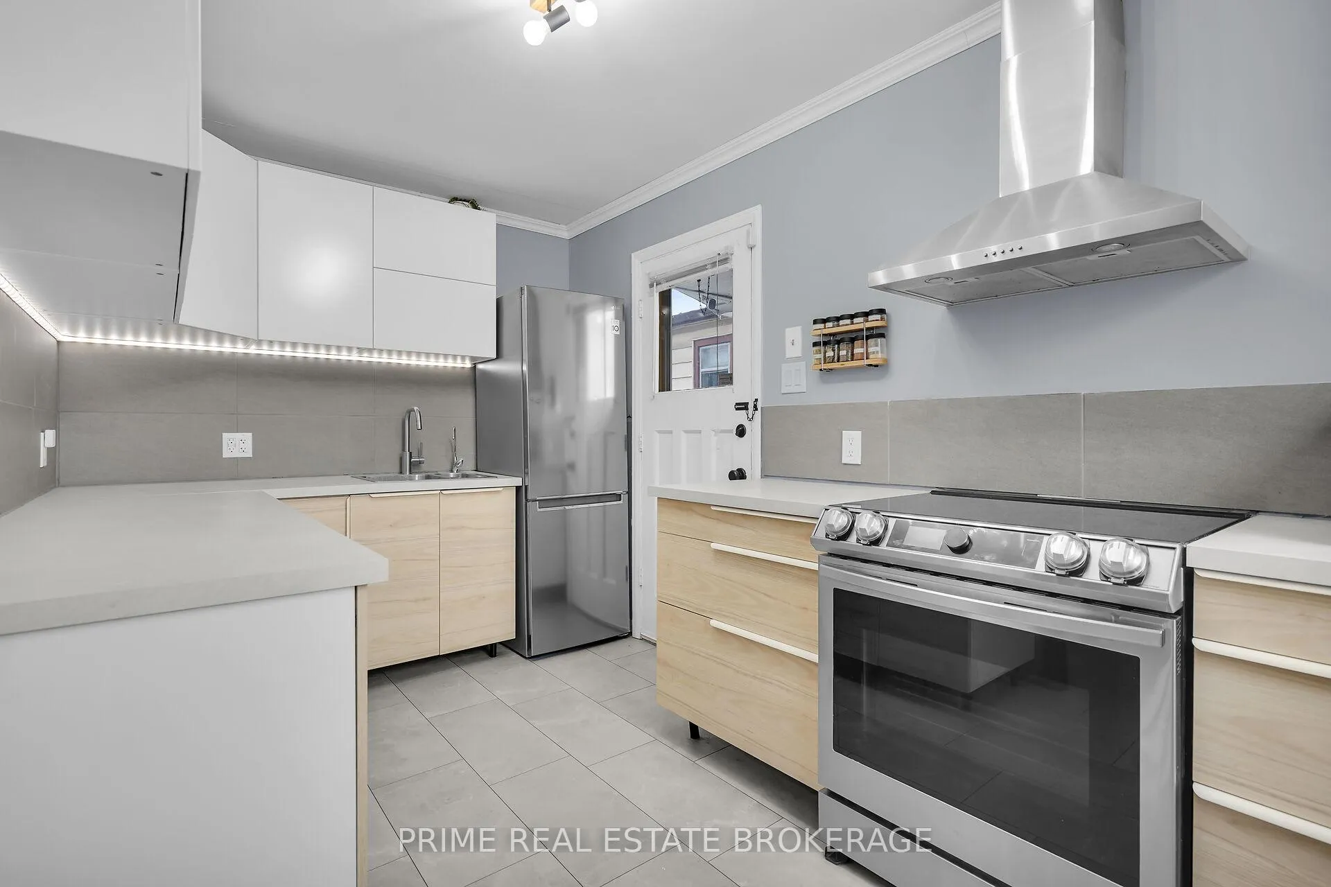 Photo 13 of 361 Spruce Street, London, East H — HOMEH