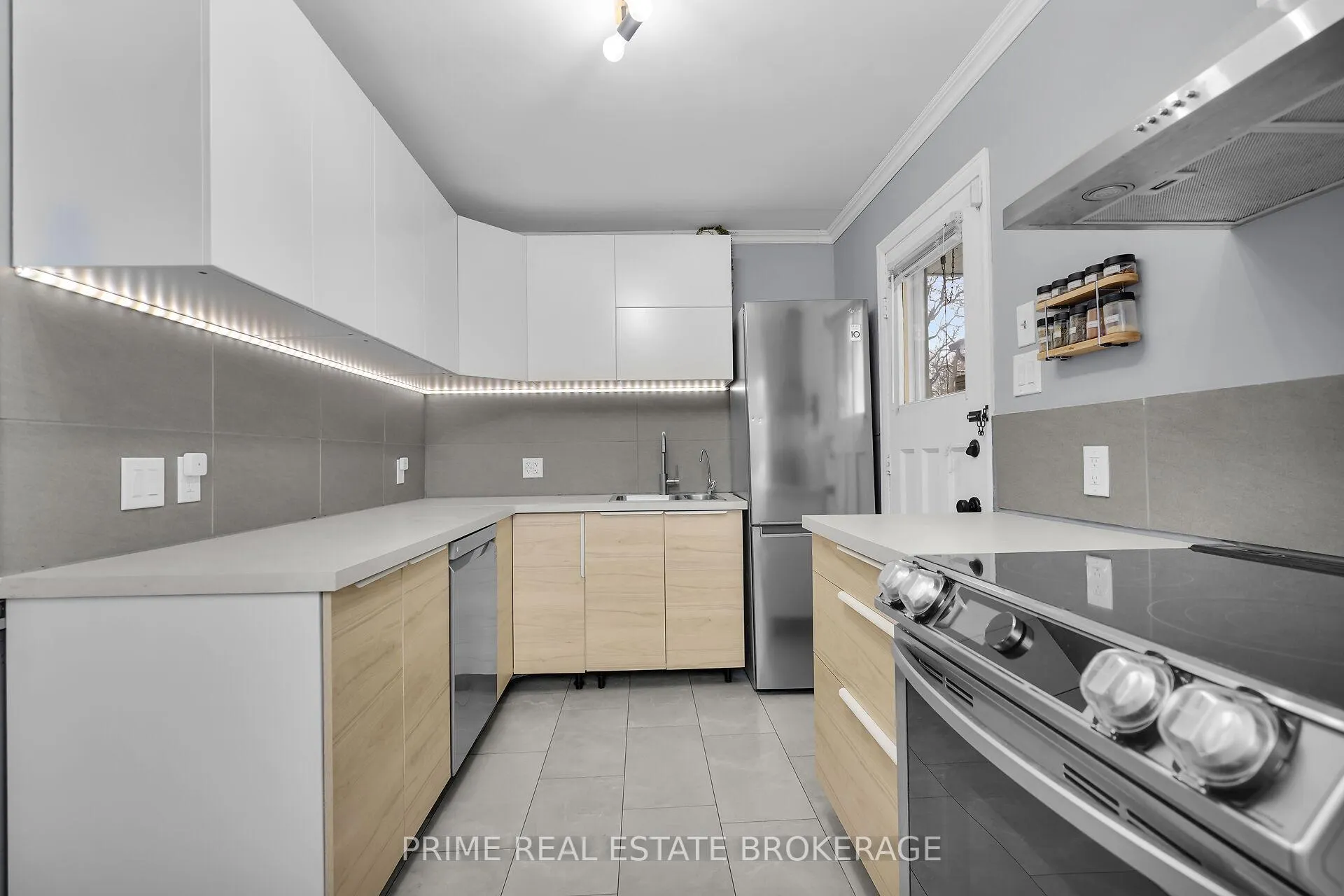 Photo 14 of 361 Spruce Street, London, East H — HOMEH