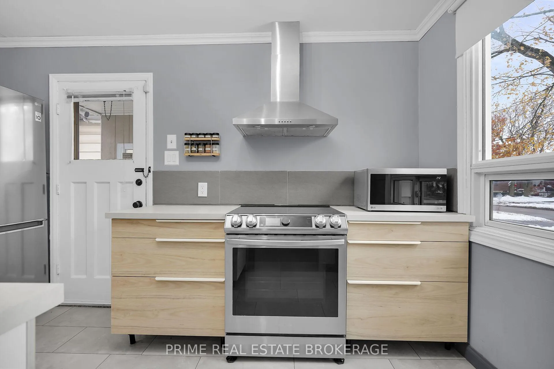 Photo 15 of 361 Spruce Street, London, East H — HOMEH