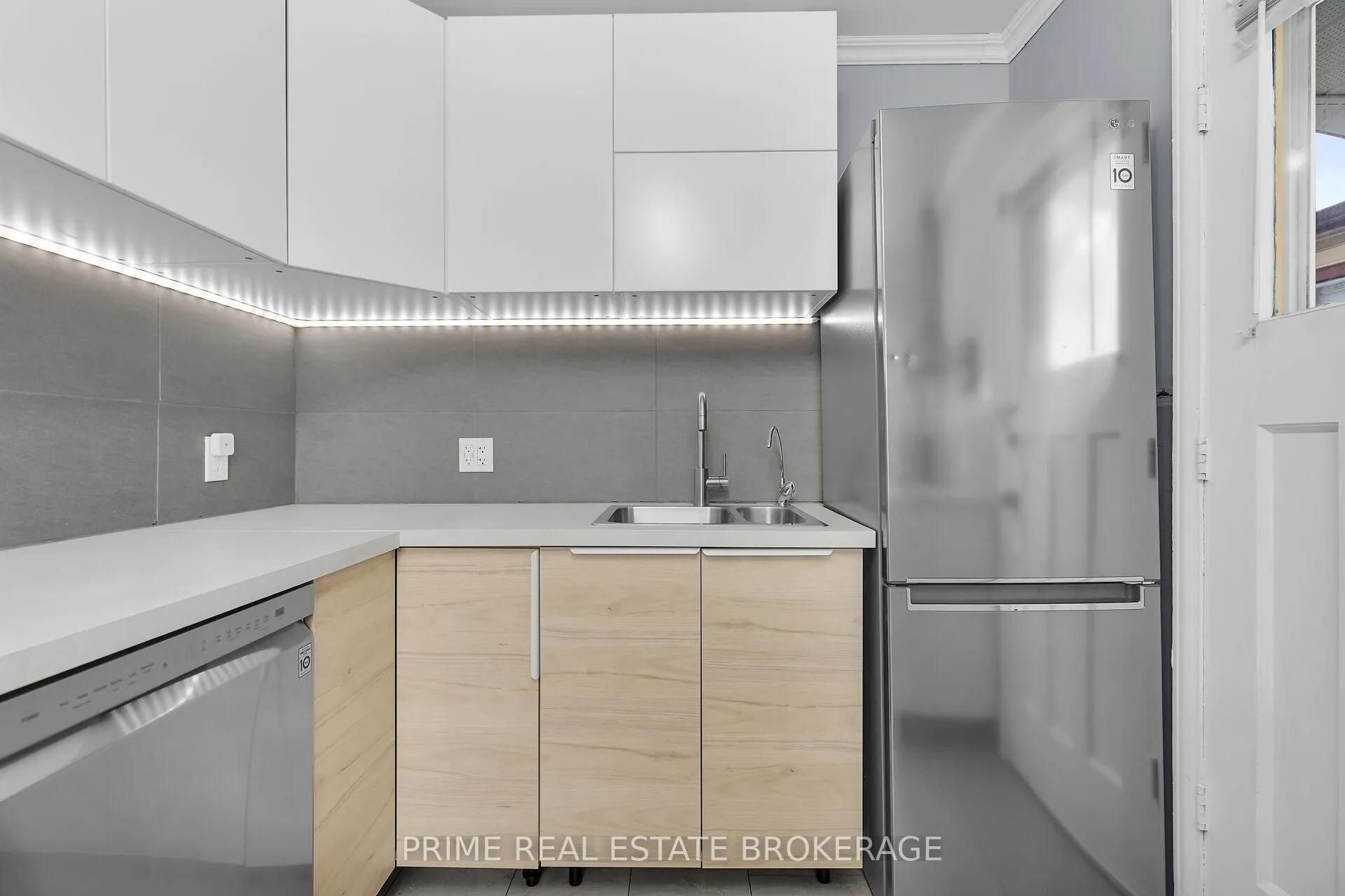 Photo 17 of 361 Spruce Street, London, East H — HOMEH