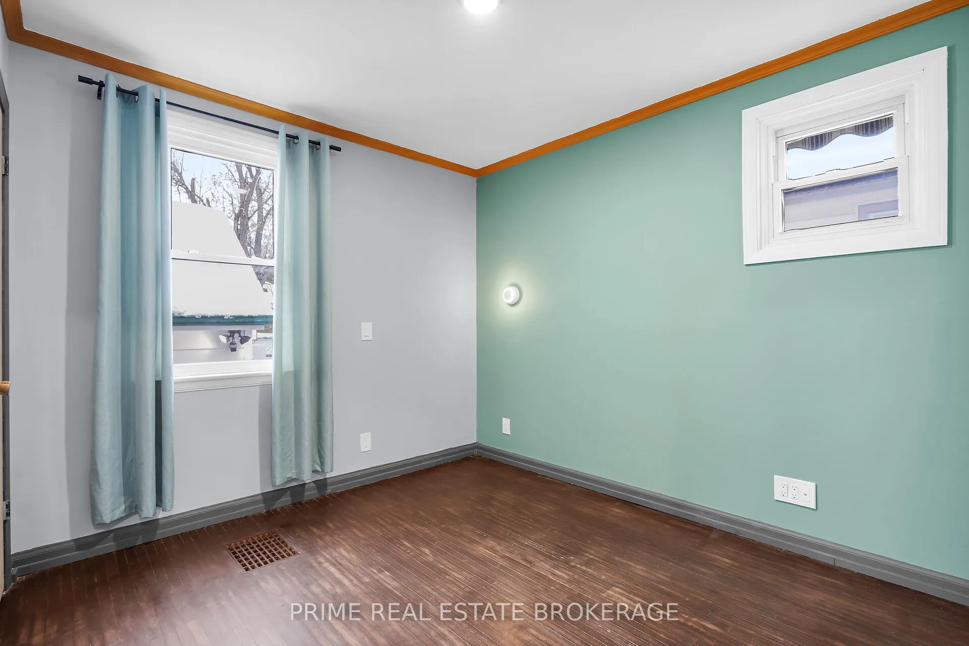 Photo 18 of 361 Spruce Street, London, East H — HOMEH