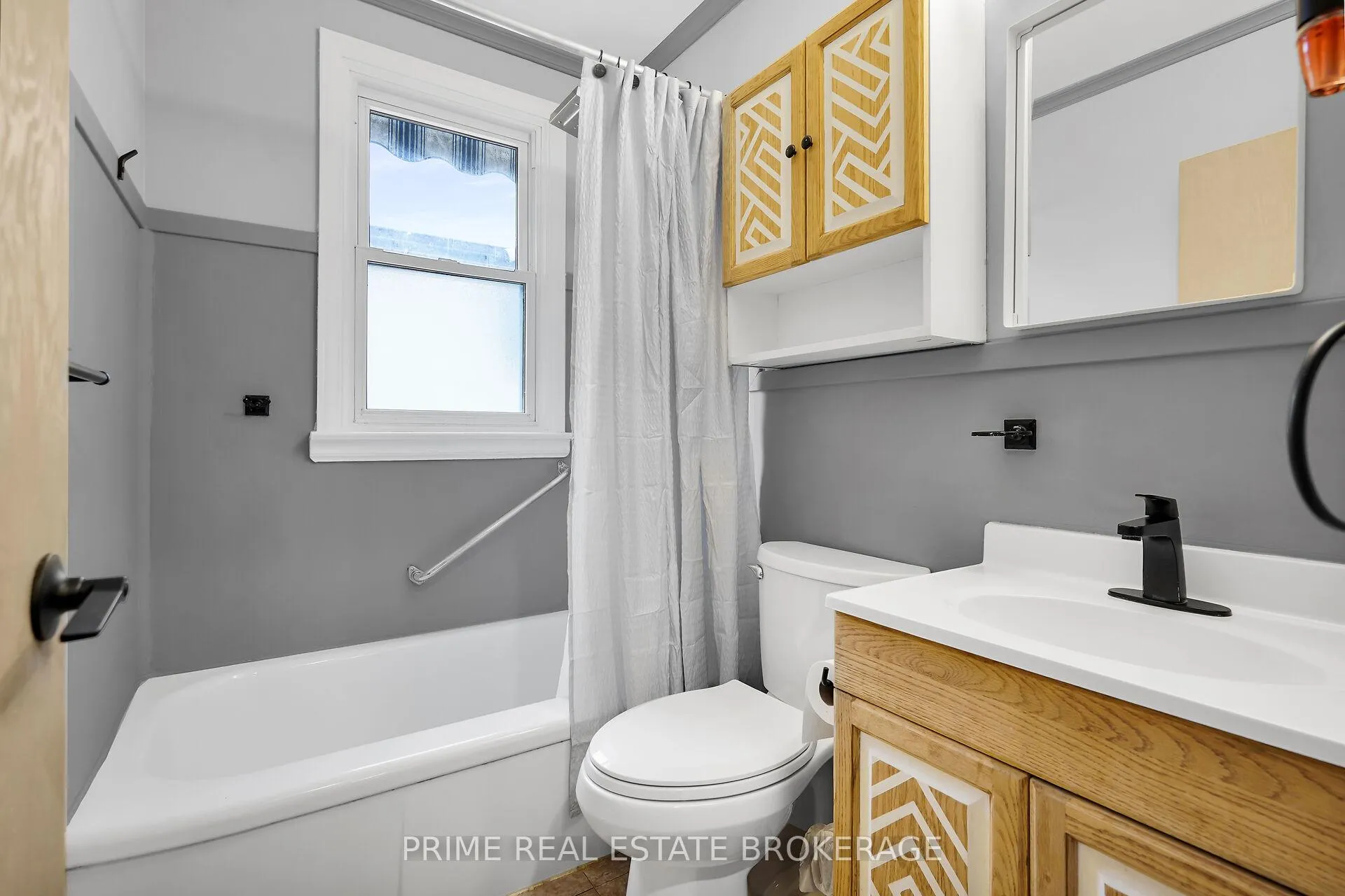 Photo 24 of 361 Spruce Street, London, East H — HOMEH
