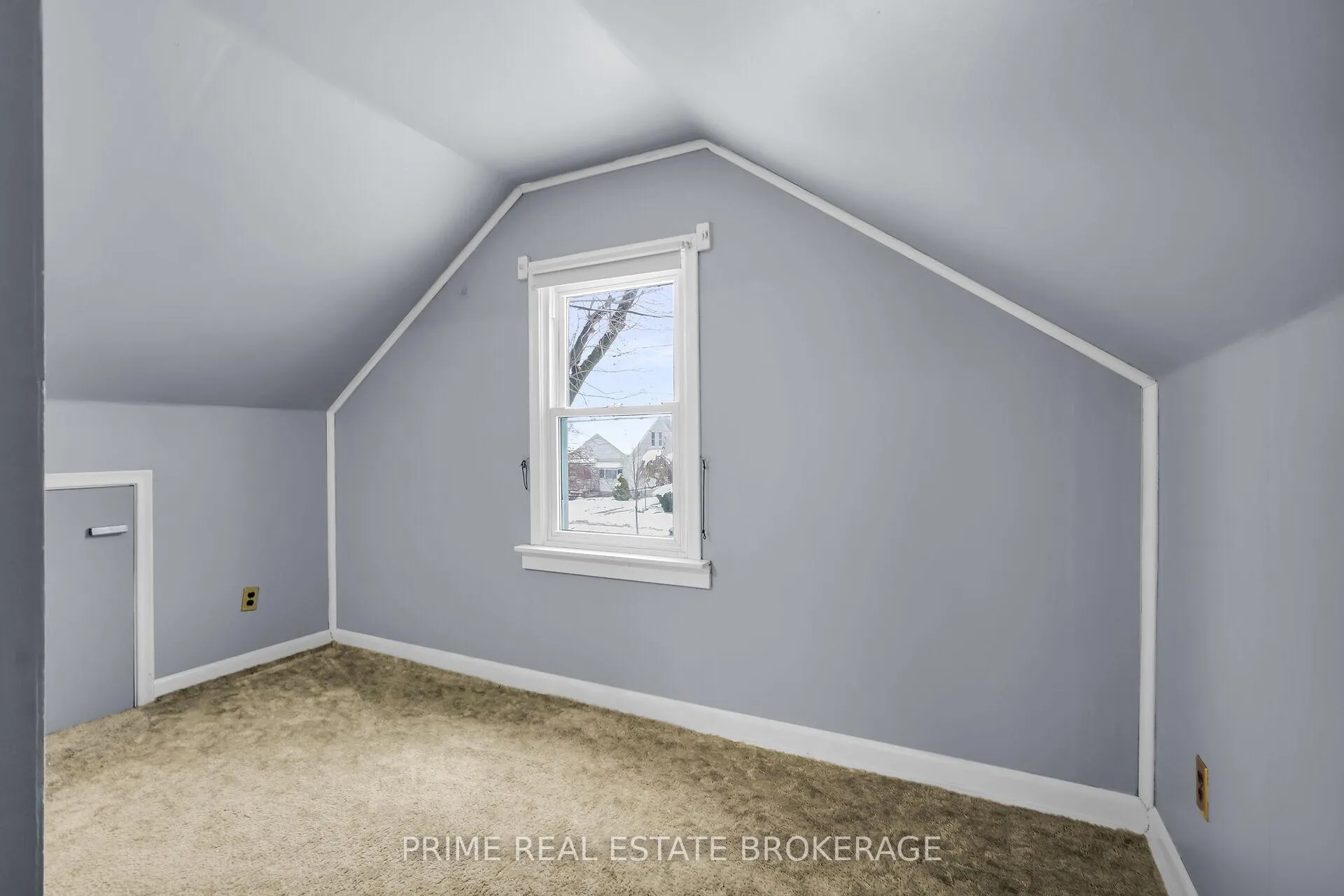 Photo 26 of 361 Spruce Street, London, East H — HOMEH