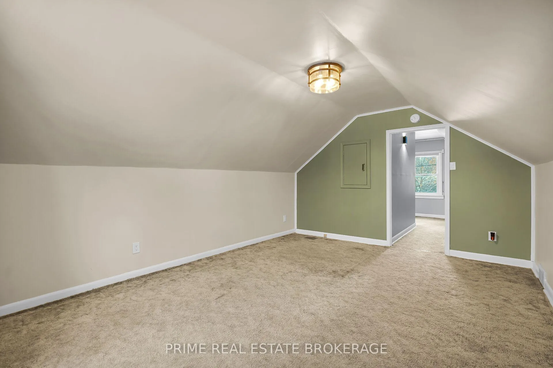 Photo 29 of 361 Spruce Street, London, East H — HOMEH