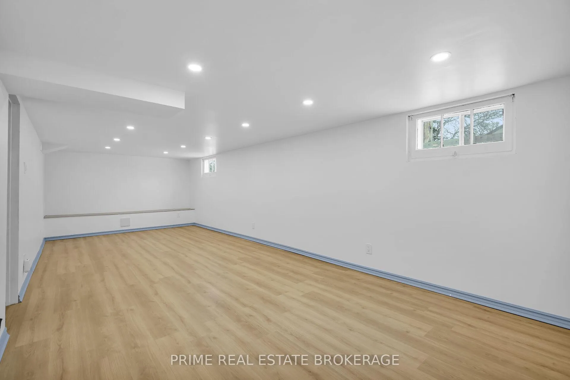 Photo 31 of 361 Spruce Street, London, East H — HOMEH