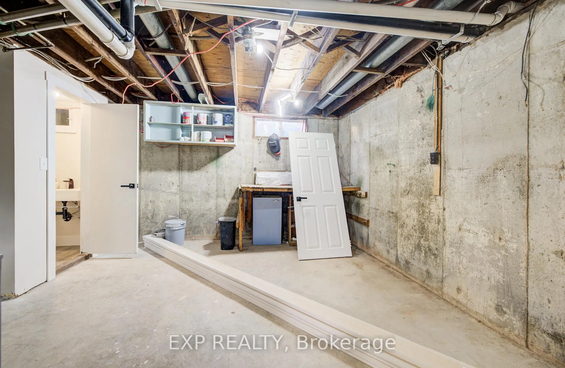 Photo 32 of 107 Baldwin Avenue, Brantford — HOMEH