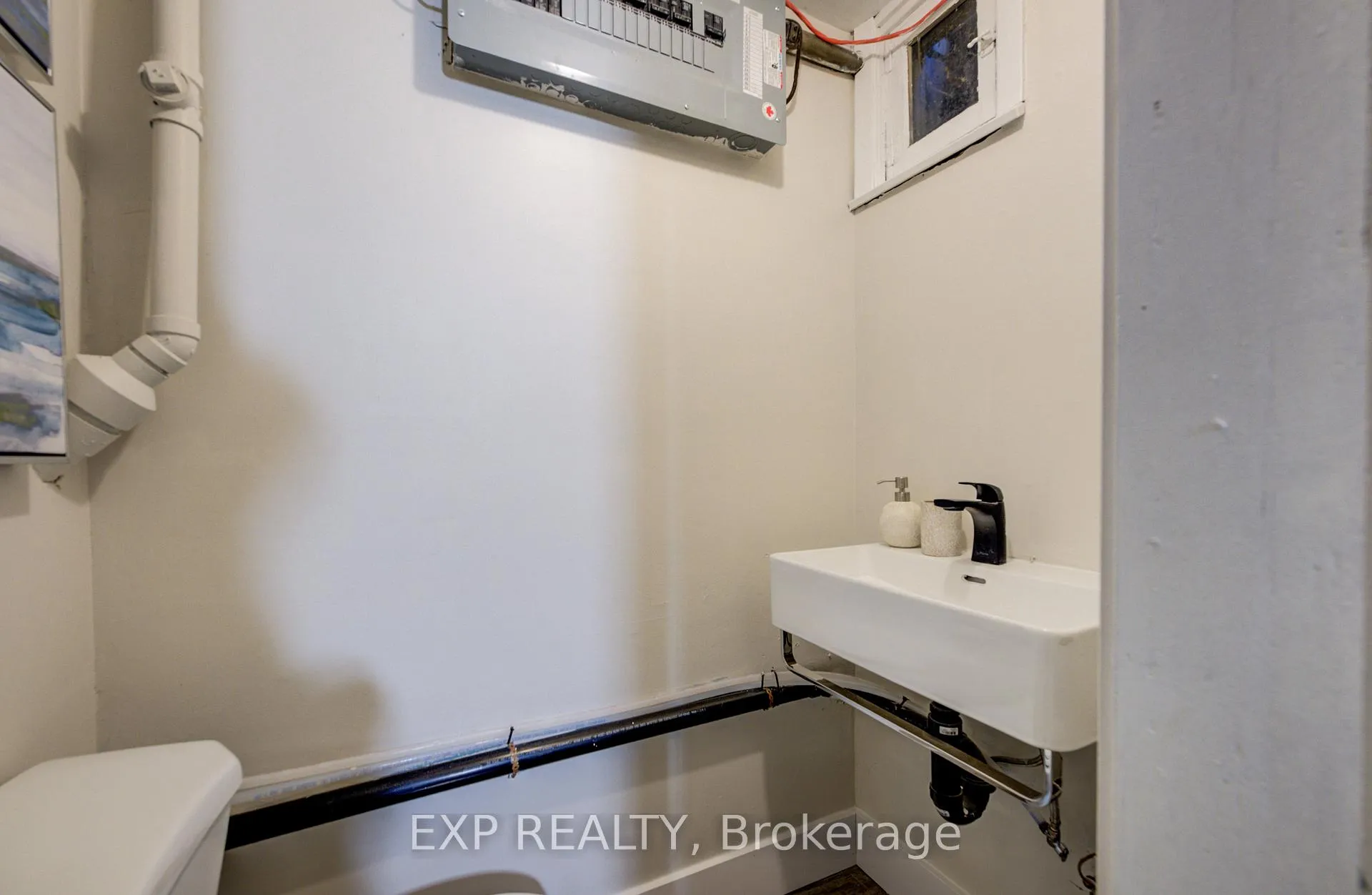 Photo 33 of 107 Baldwin Avenue, Brantford — HOMEH