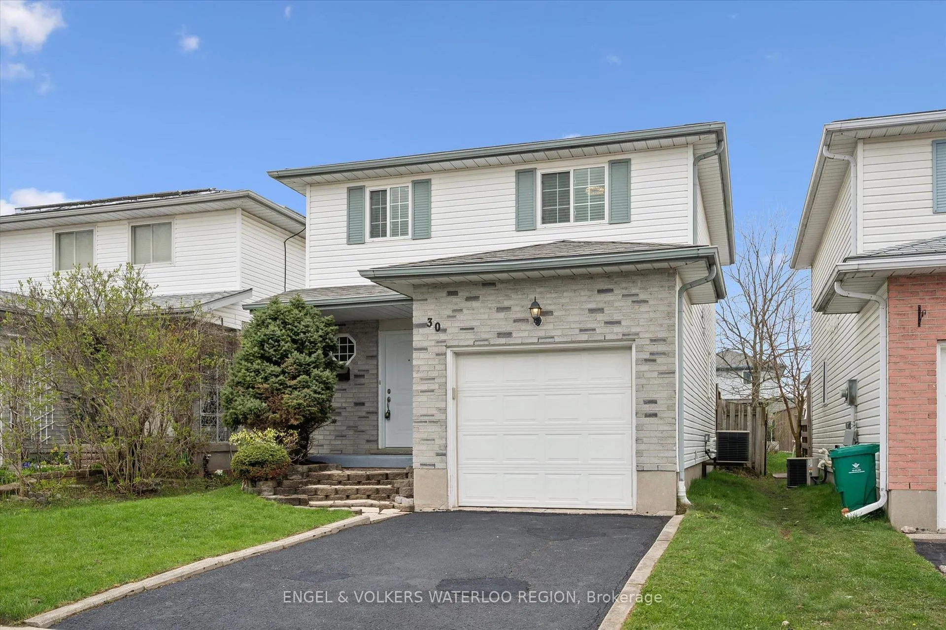 Photo 2 of 30 Beechmanor Crescent, Kitchener — HOMEH