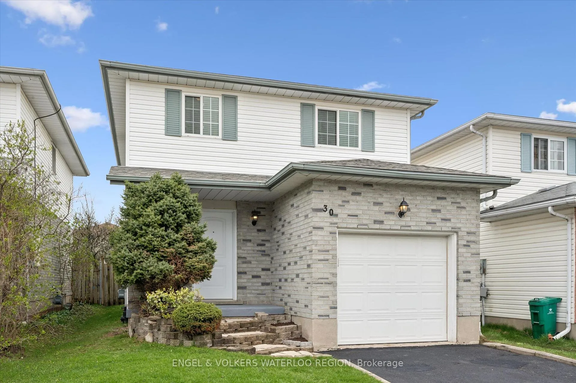 Photo 3 of 30 Beechmanor Crescent, Kitchener — HOMEH