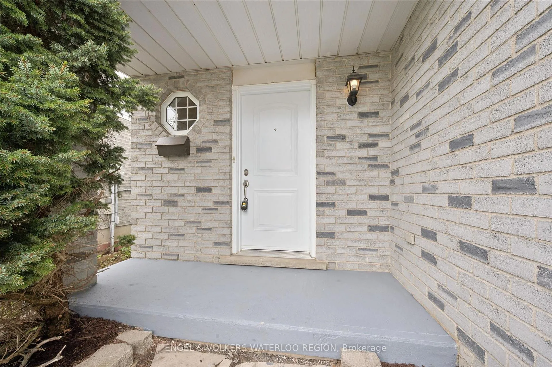 Photo 4 of 30 Beechmanor Crescent, Kitchener — HOMEH