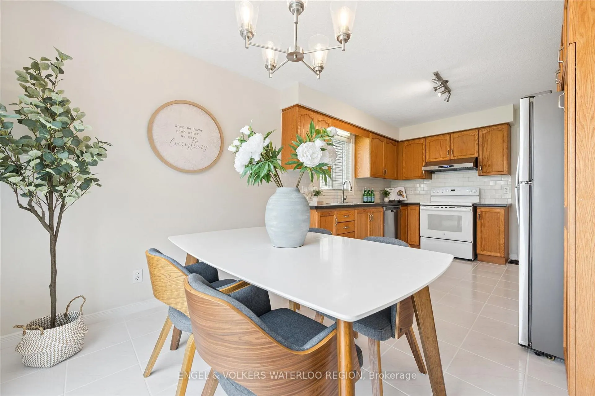 Photo 10 of 30 Beechmanor Crescent, Kitchener — HOMEH
