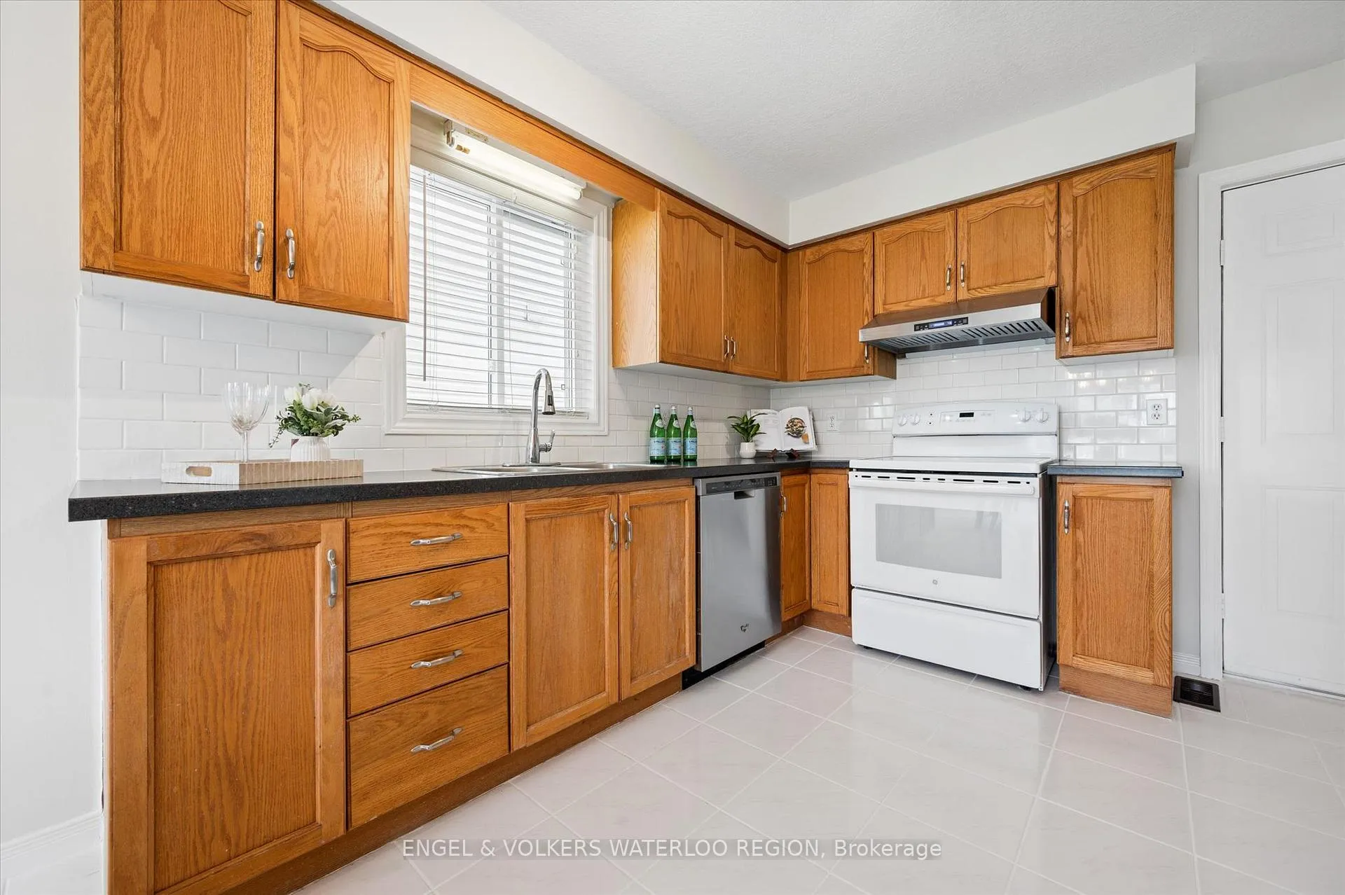 Photo 11 of 30 Beechmanor Crescent, Kitchener — HOMEH