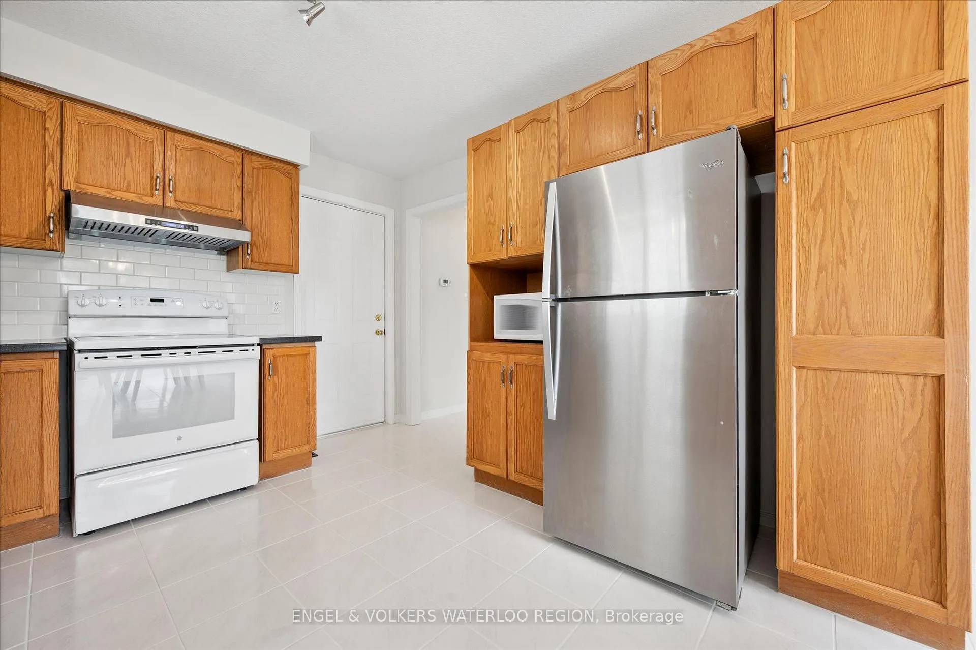 Photo 12 of 30 Beechmanor Crescent, Kitchener — HOMEH