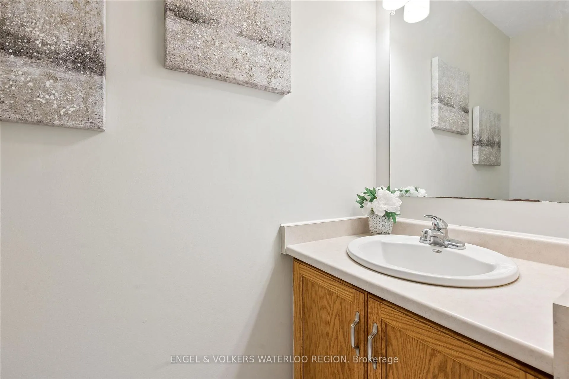 Photo 14 of 30 Beechmanor Crescent, Kitchener — HOMEH