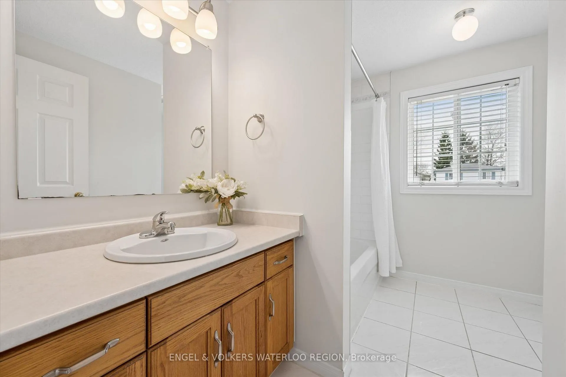 Photo 23 of 30 Beechmanor Crescent, Kitchener — HOMEH