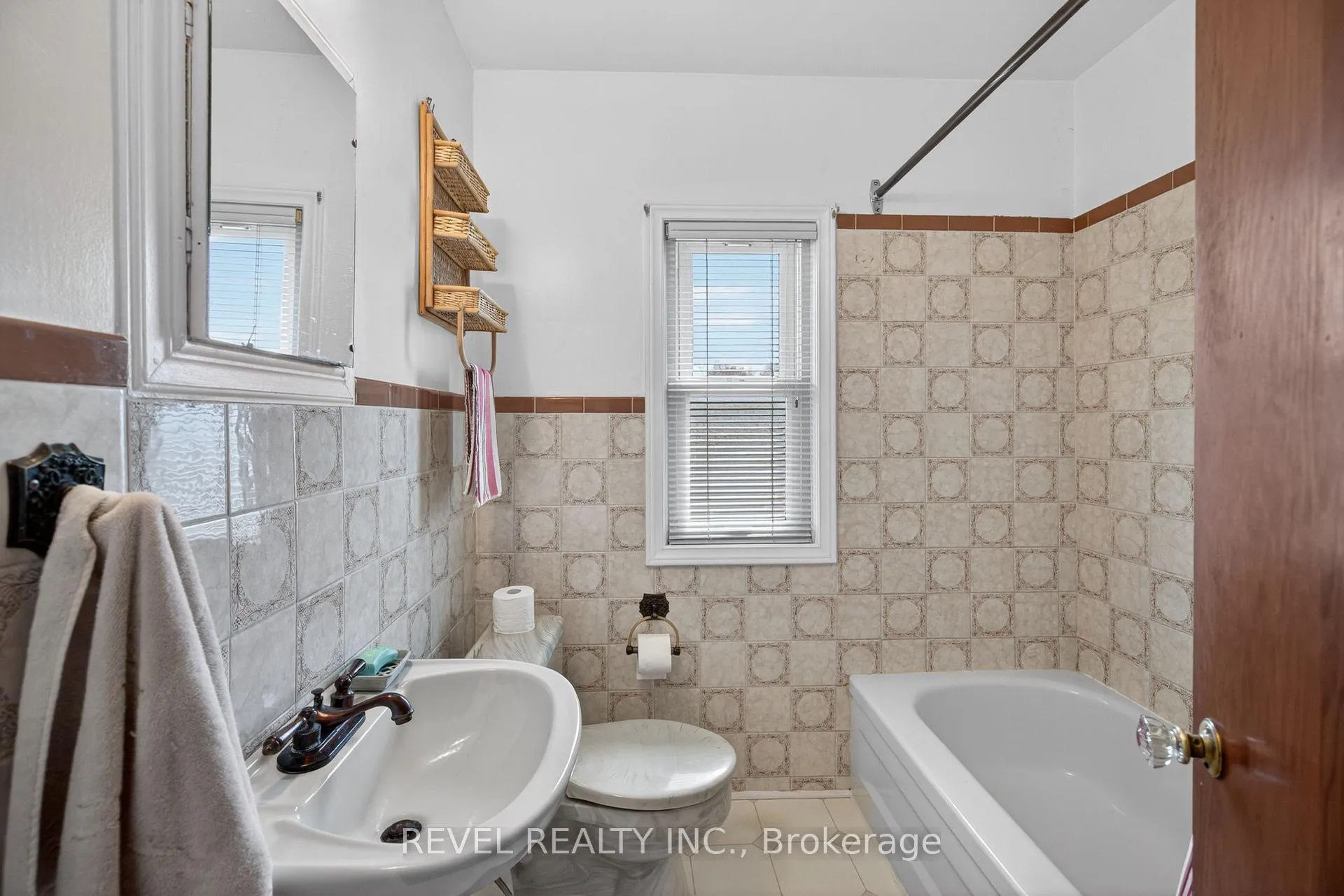 Photo 21 of 276 Glenholme Avenue, Hamilton, Glenview — HOMEH