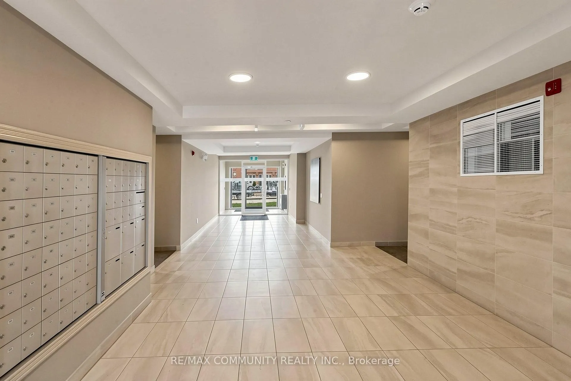Photo 4 of Unit 315, 62 Sky Harbour Drive, Brampton, Bram West — HOMEH