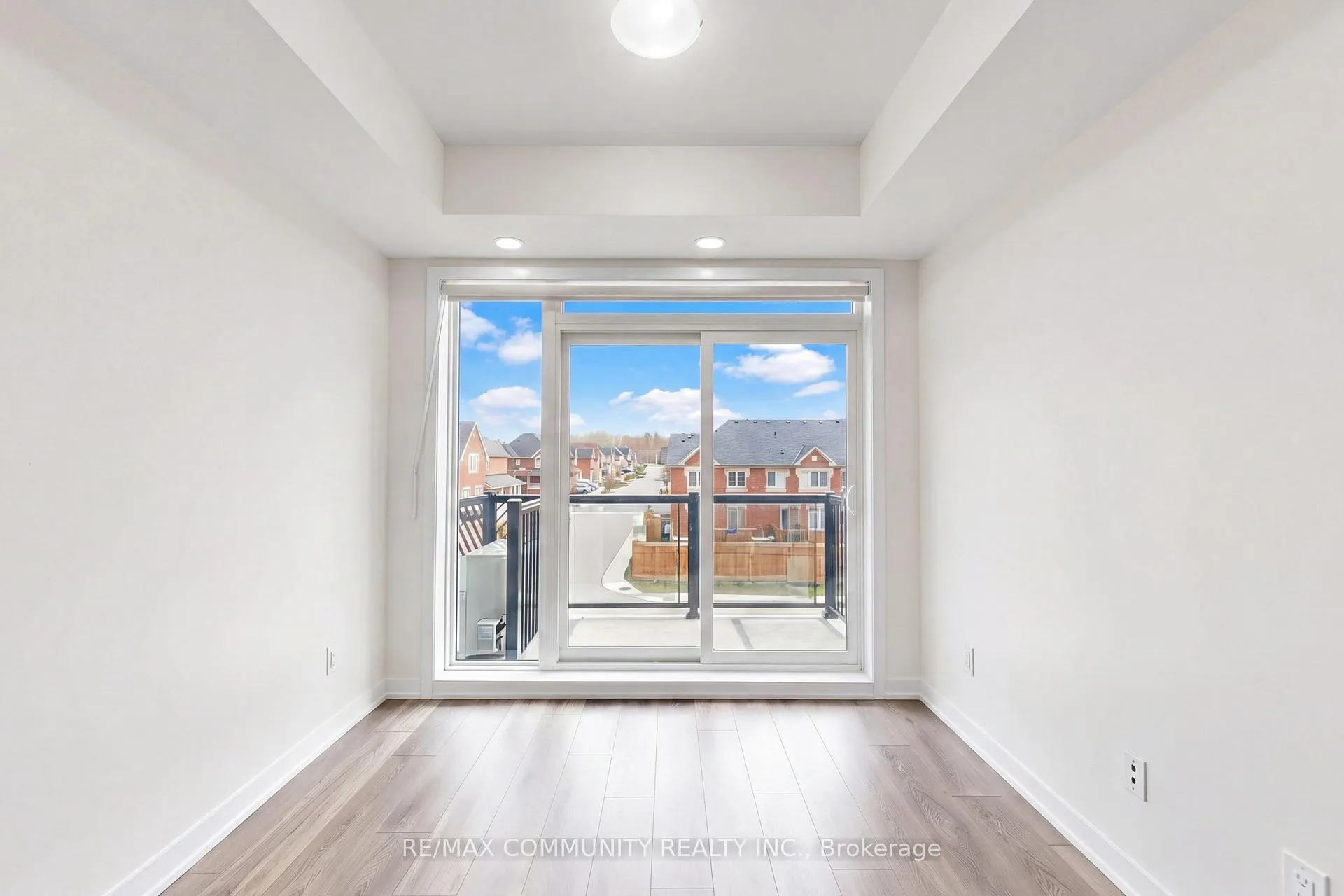 Photo 10 of Unit 315, 62 Sky Harbour Drive, Brampton, Bram West — HOMEH