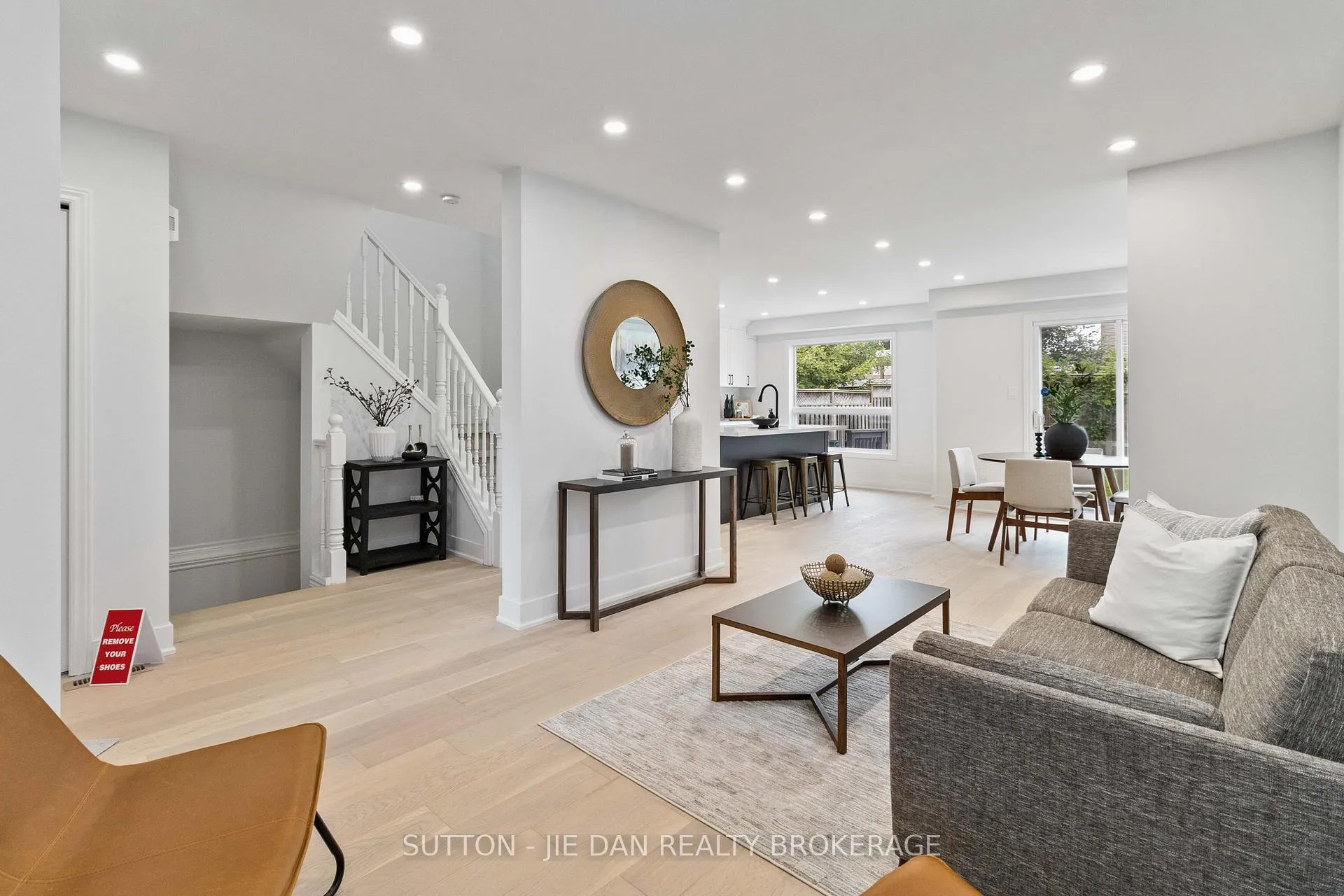 Photo 4 of 989 Mapleridge Street, London, North M — HOMEH